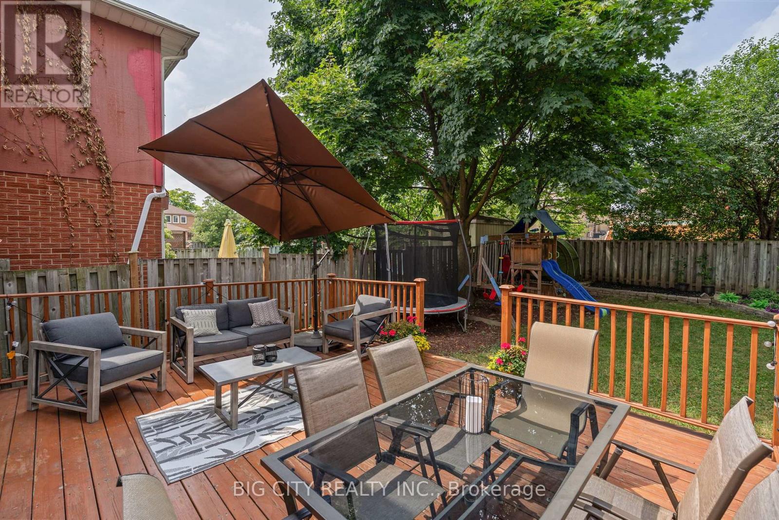 Photo 24 of 62 Lund Street, Richmond Hill ON