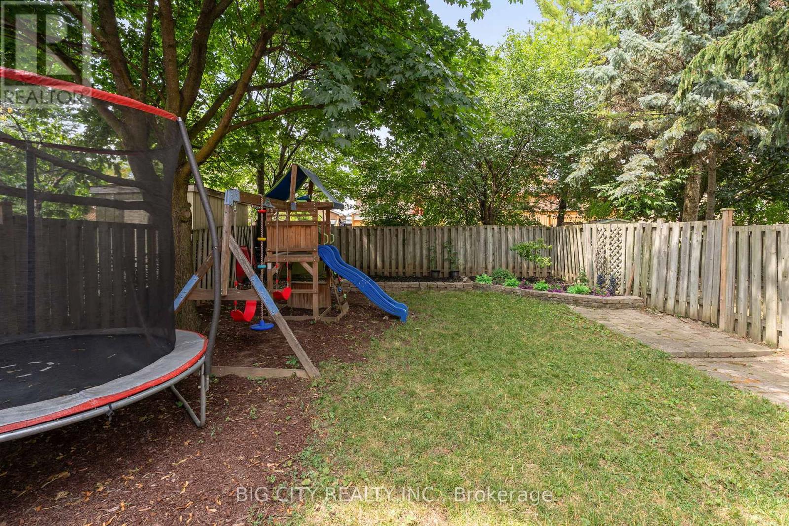 Photo 17 of 62 Lund Street, Richmond Hill ON