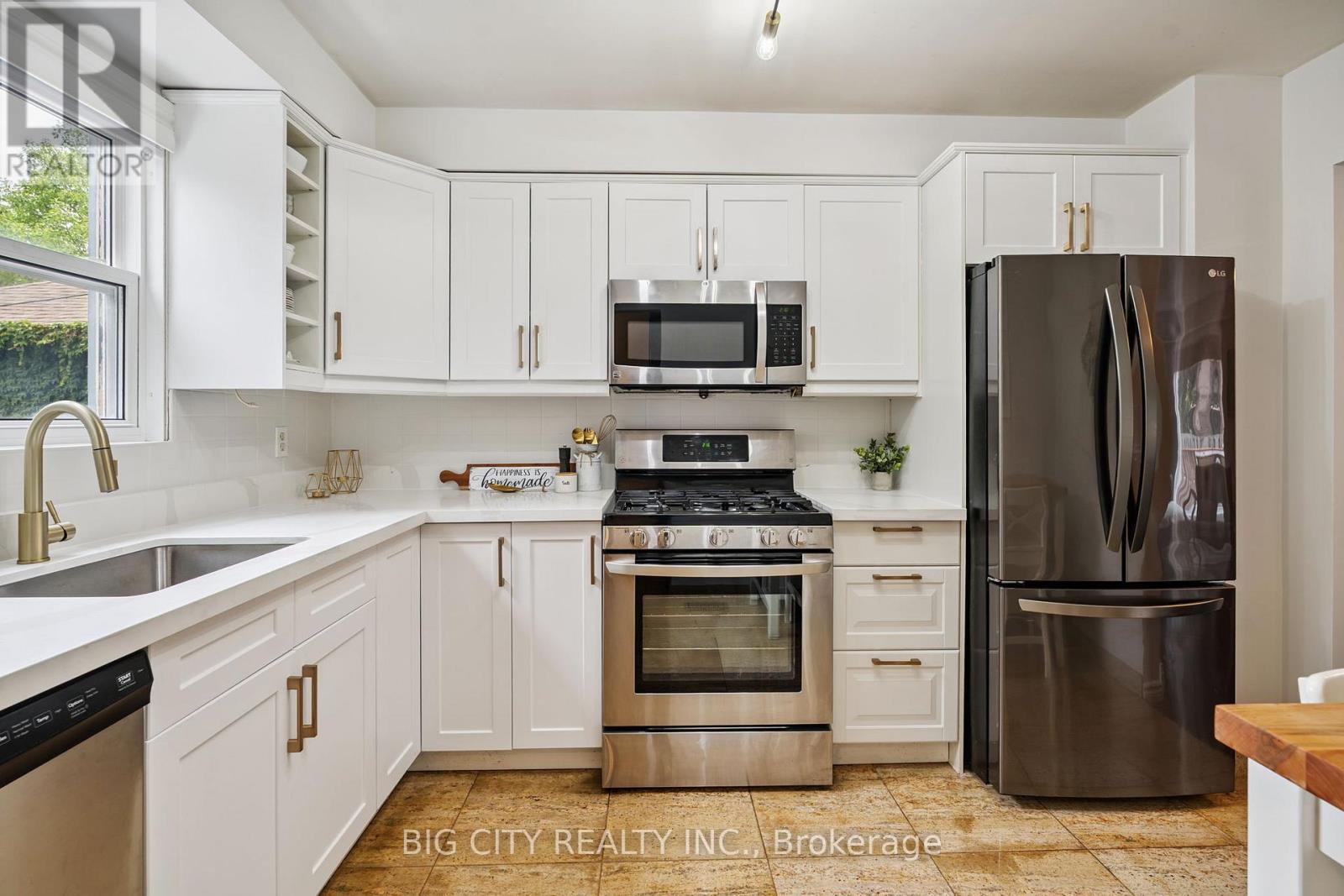 Photo 14 of 62 Lund Street, Richmond Hill ON