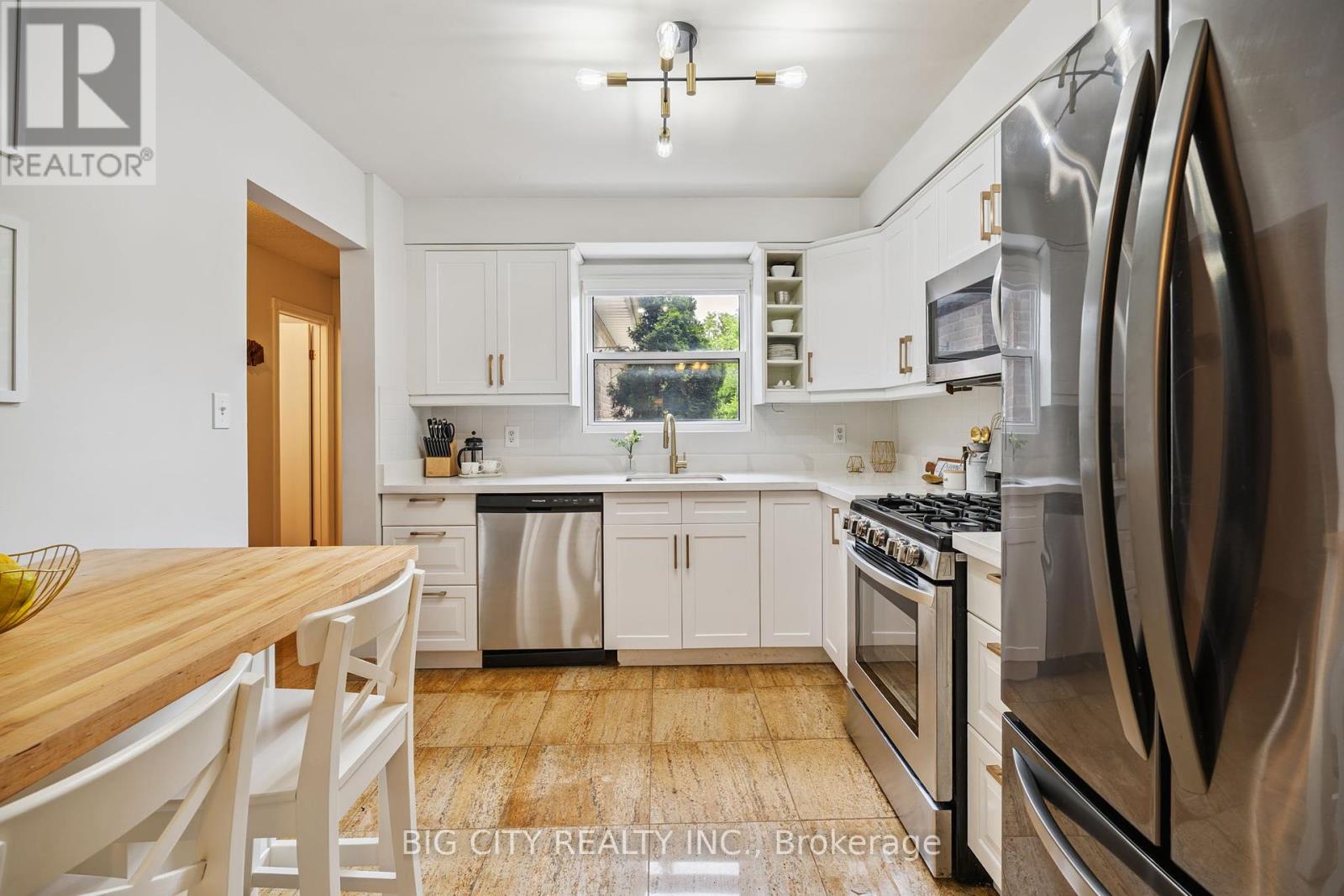 Photo 26 of 62 Lund Street, Richmond Hill ON