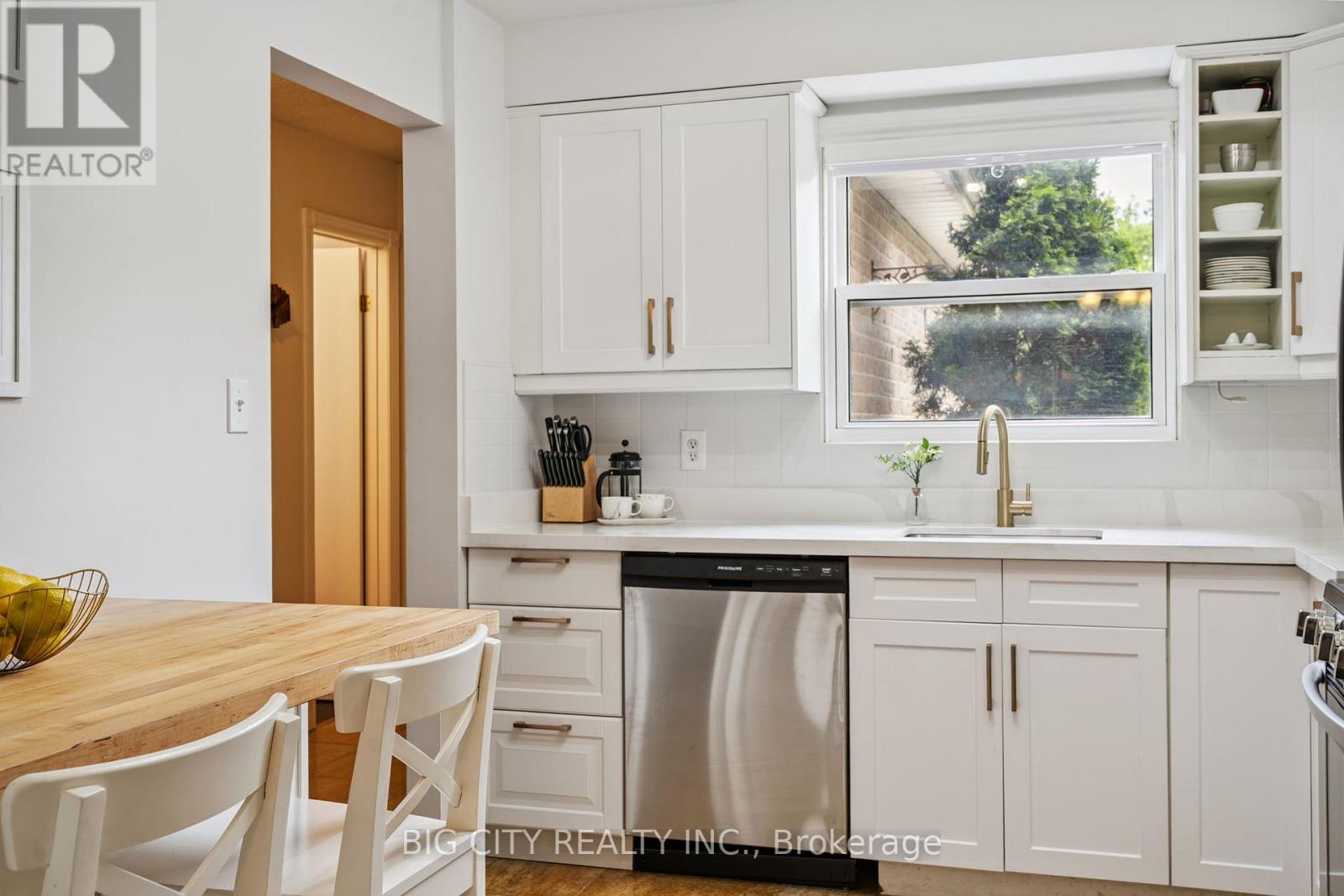 Photo 23 of 62 Lund Street, Richmond Hill ON