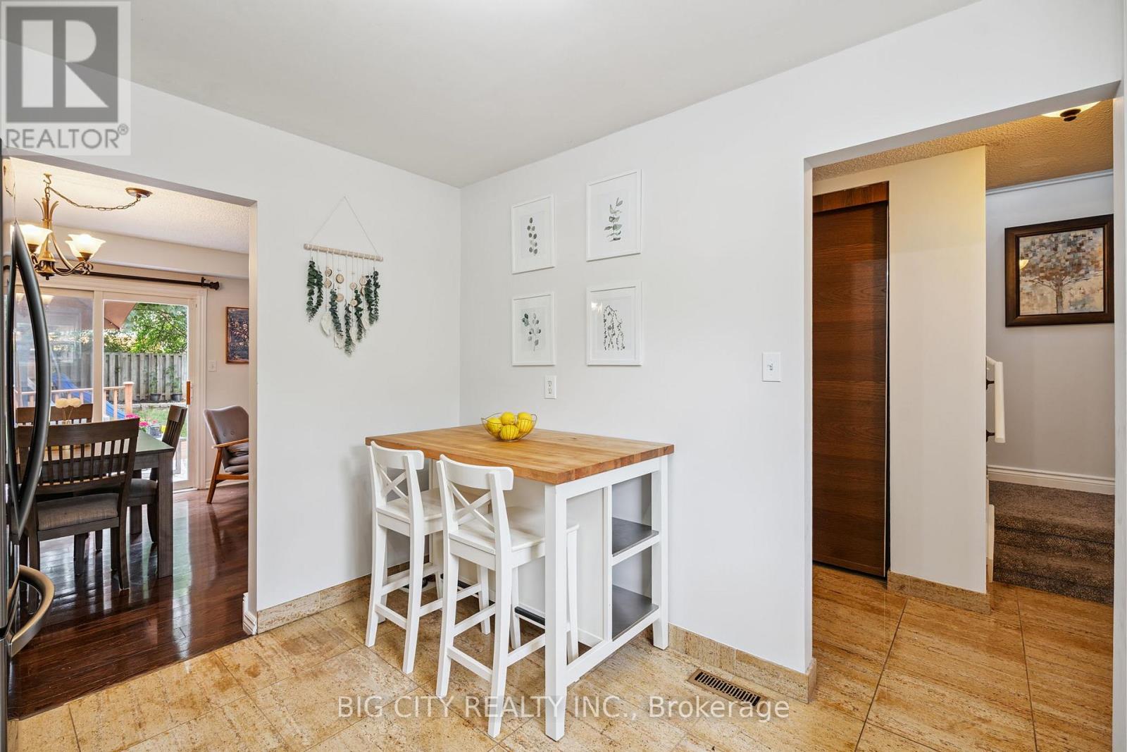 Photo 10 of 62 Lund Street, Richmond Hill ON