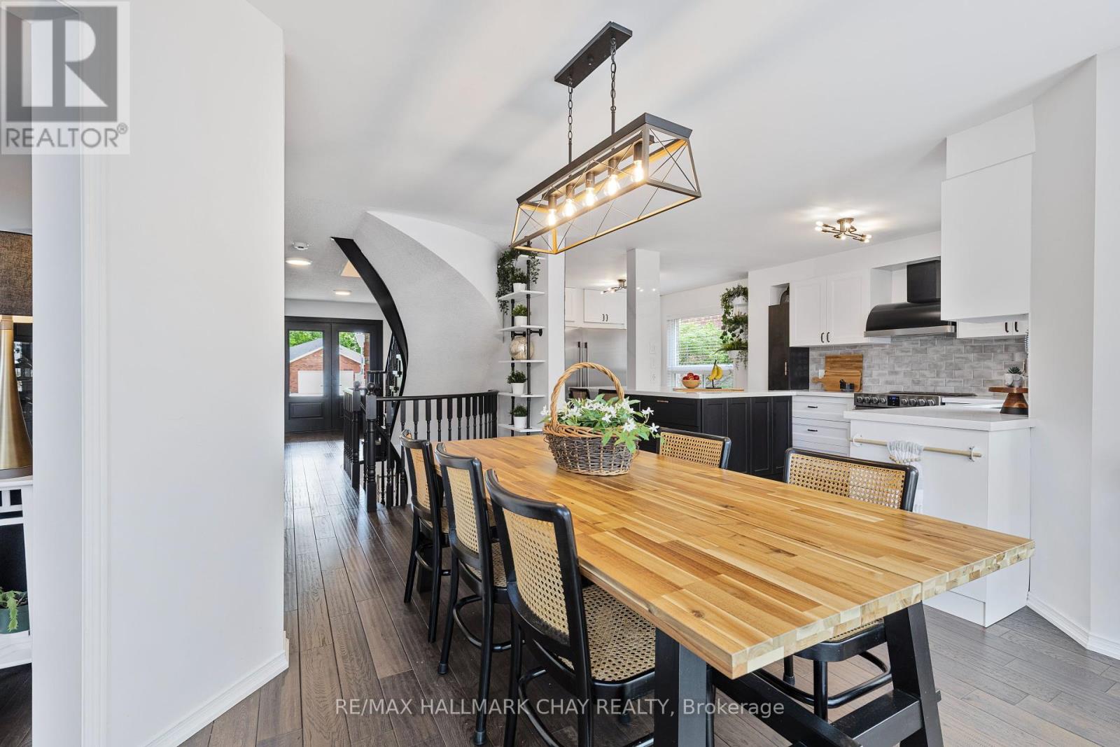 Single Family House for Sale in  CUNDLES ROAD W Barrie (Northwest) 