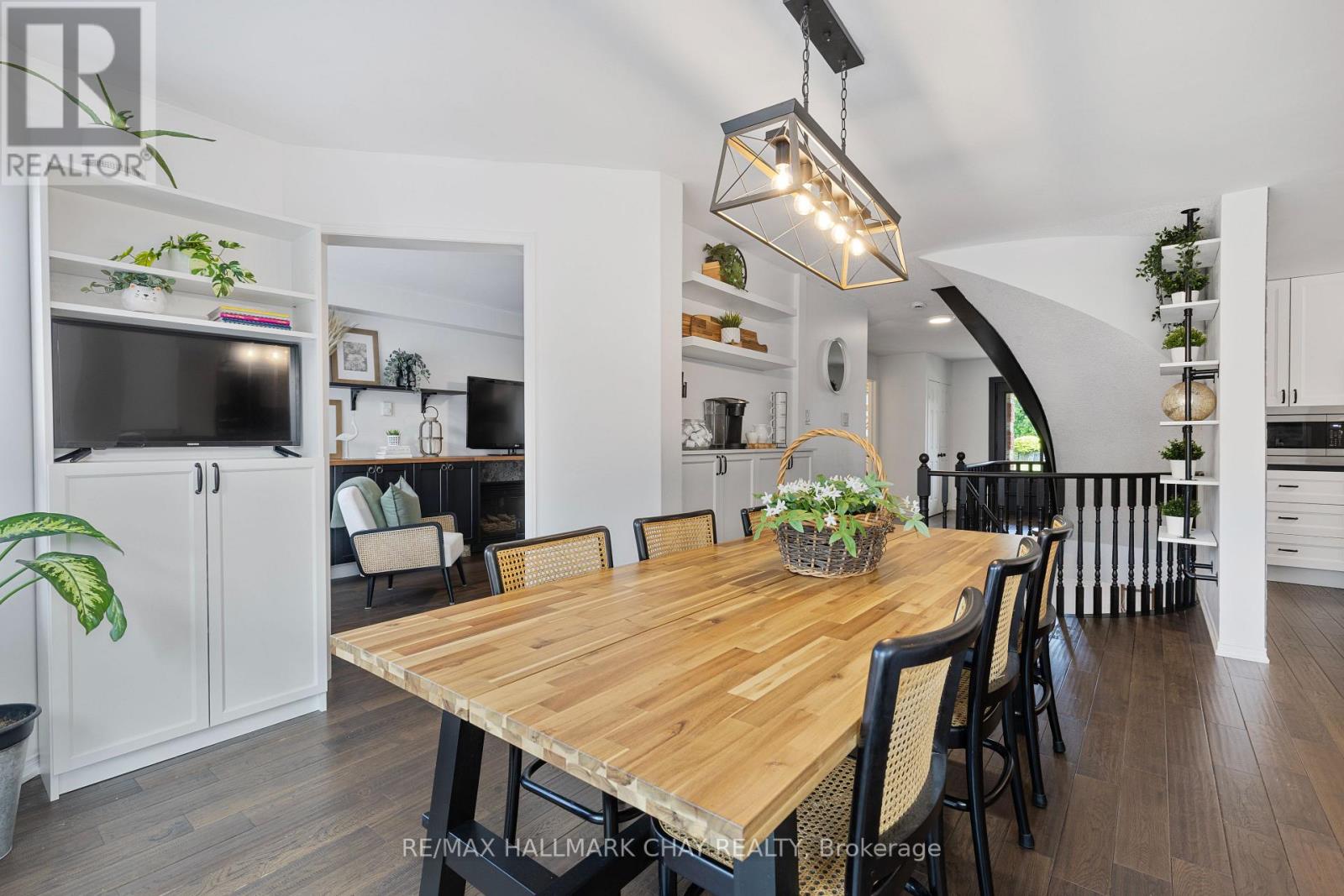 Single Family House for Sale in  CUNDLES ROAD W Barrie (Northwest) 