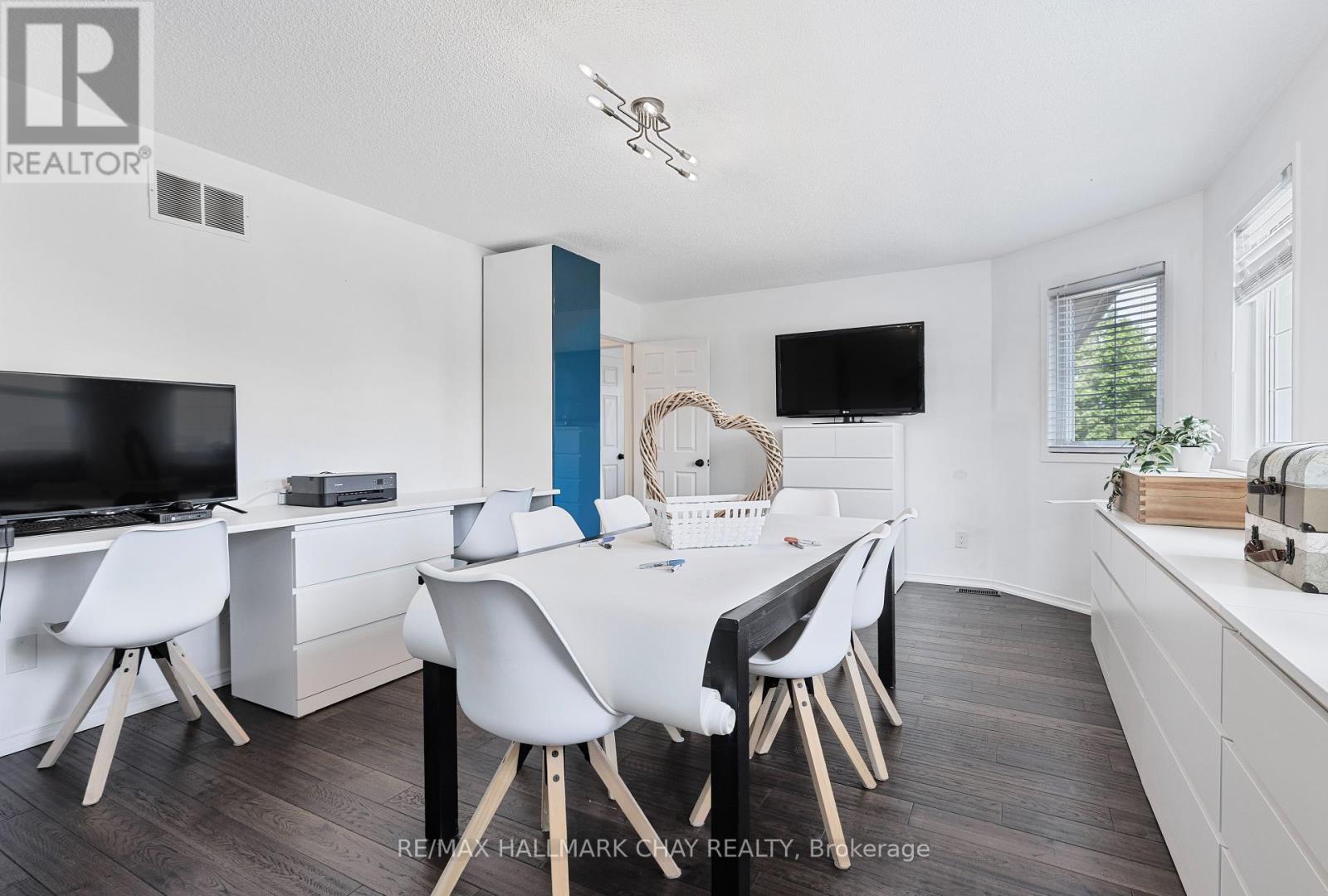 Single Family House for Sale in  CUNDLES ROAD W Barrie (Northwest) 