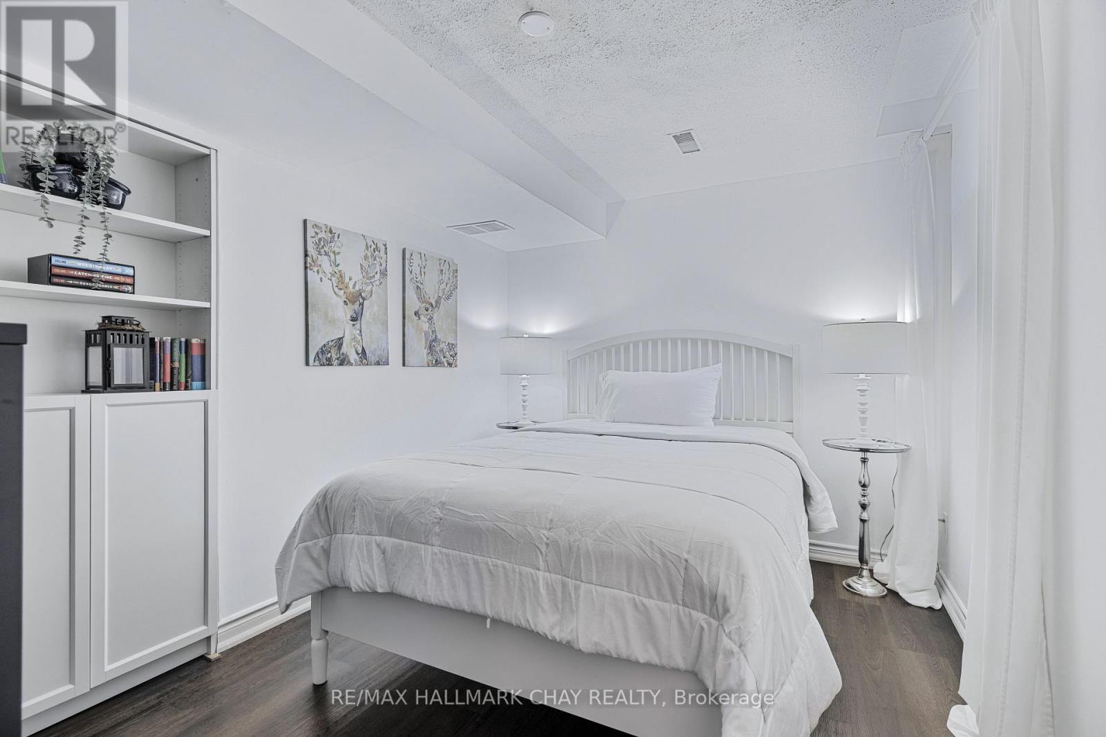 Single Family House for Sale in  CUNDLES ROAD W Barrie (Northwest) 