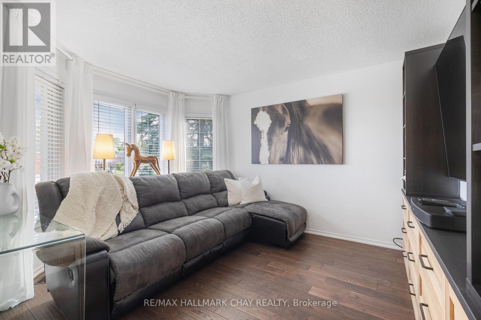 Single Family House for Sale in  CUNDLES ROAD W Barrie (Northwest) 