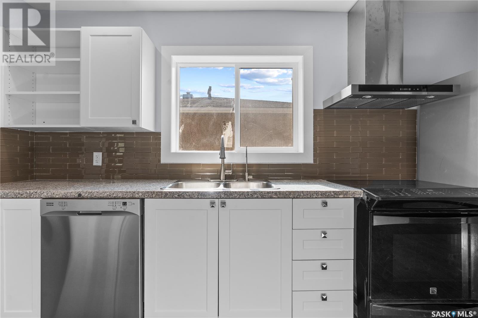 Photo 15 of 917 Dewdney Avenue E, Regina SK