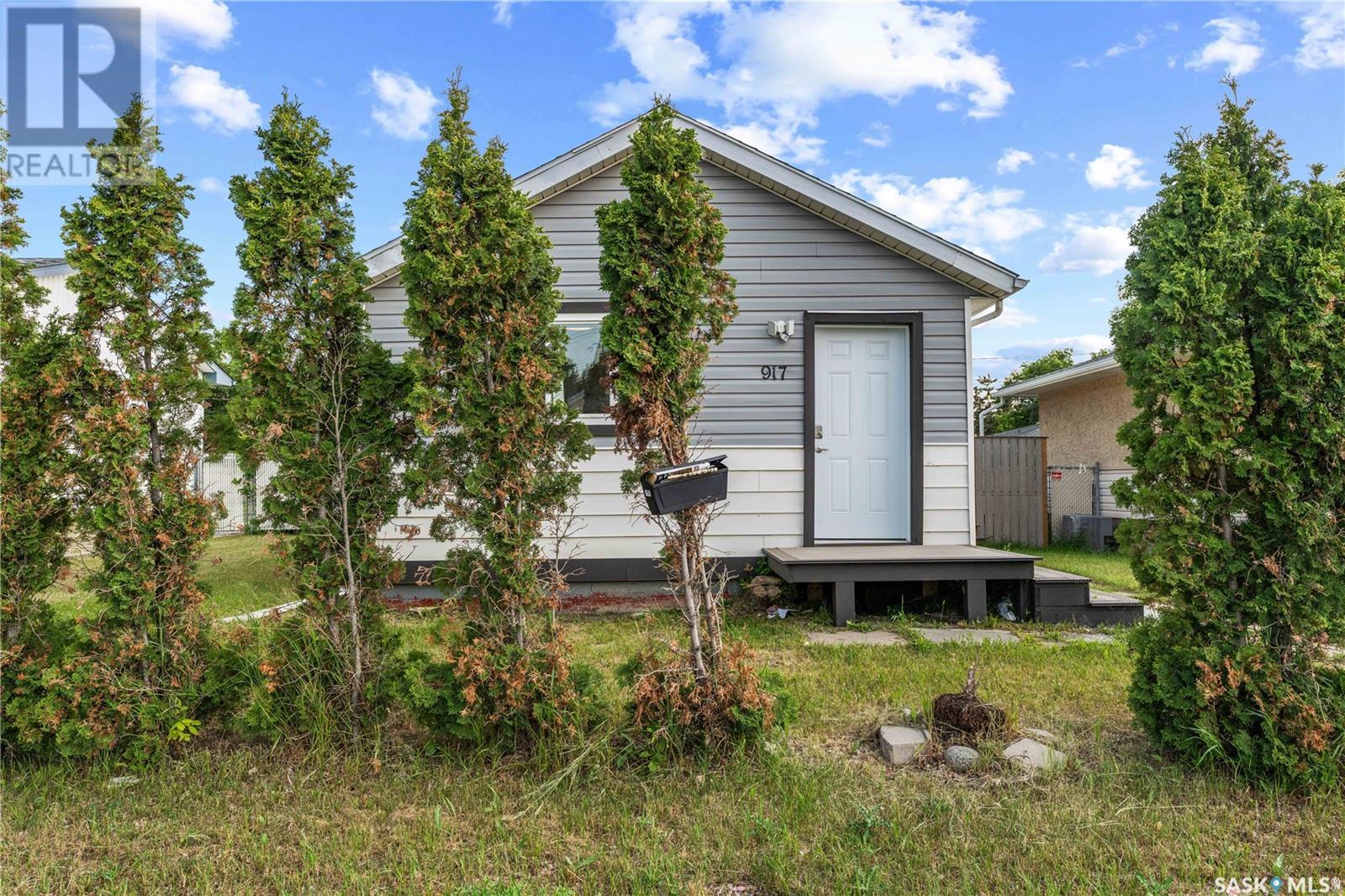 Photo 3 of 917 Dewdney Avenue E, Regina SK