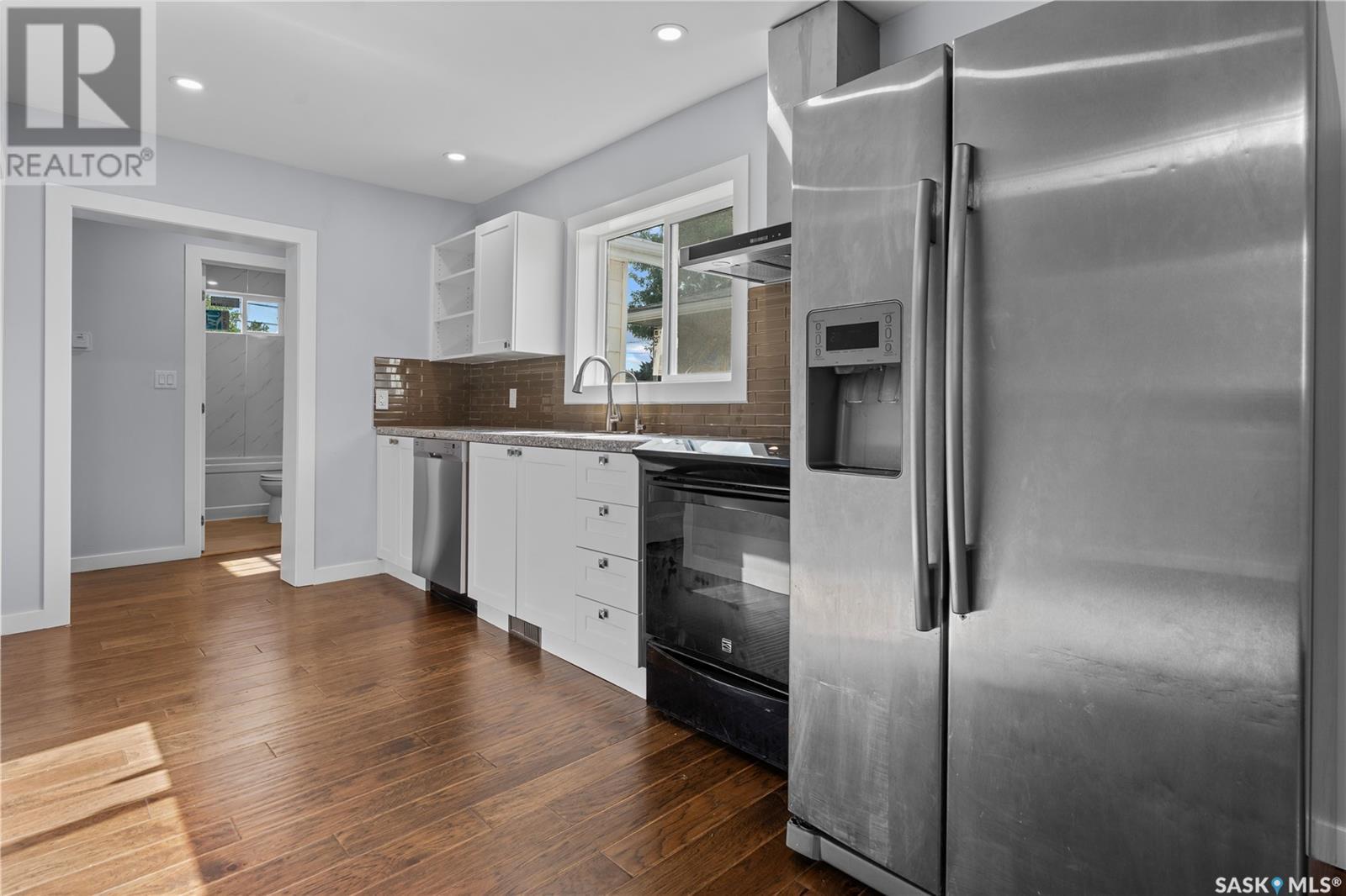 Photo 13 of 917 Dewdney Avenue E, Regina SK