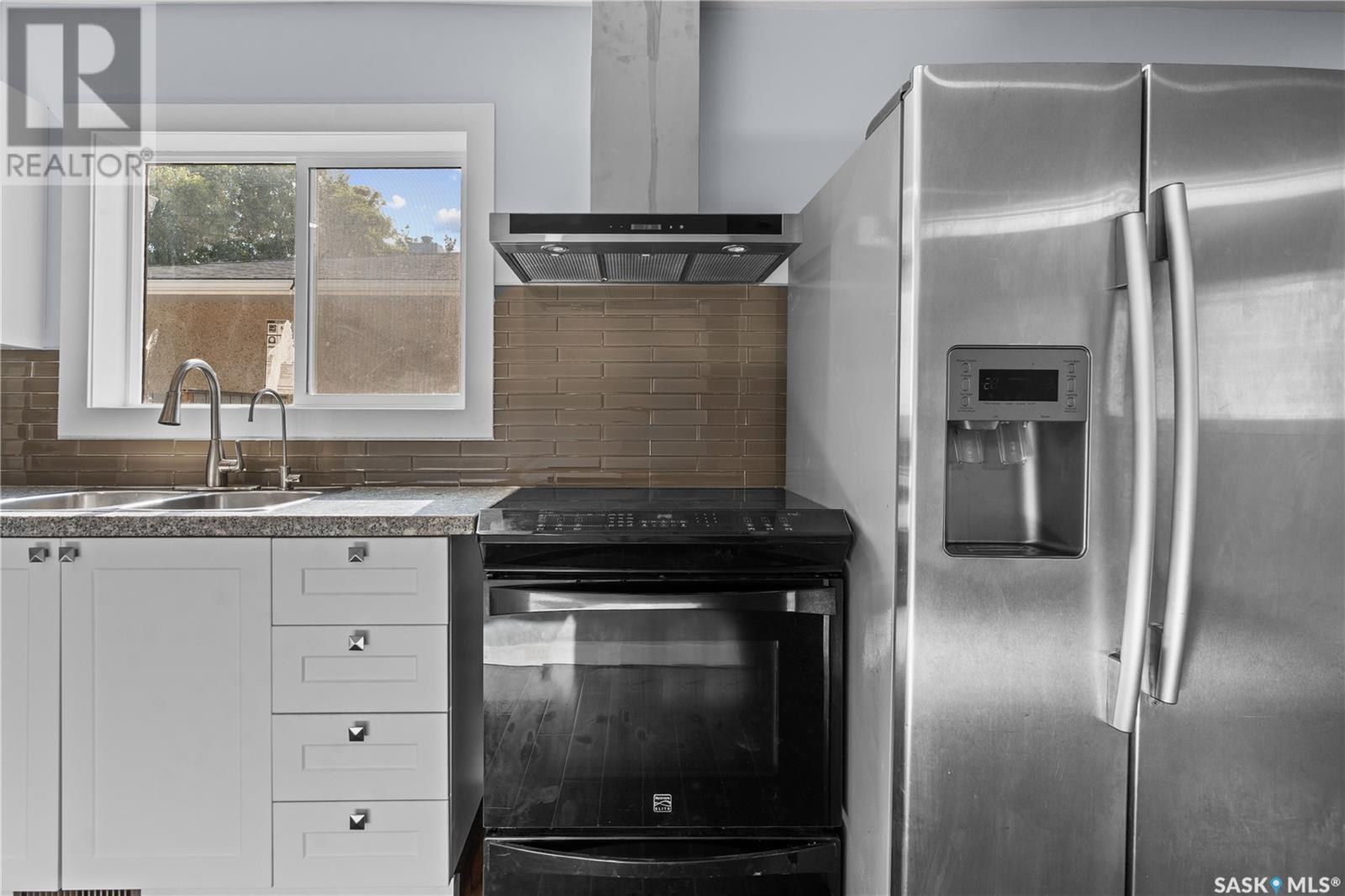 Photo 16 of 917 Dewdney Avenue E, Regina SK