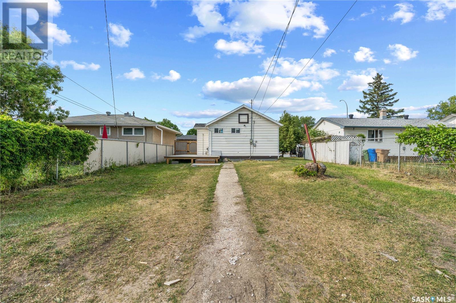 Photo 32 of 917 Dewdney Avenue E, Regina SK