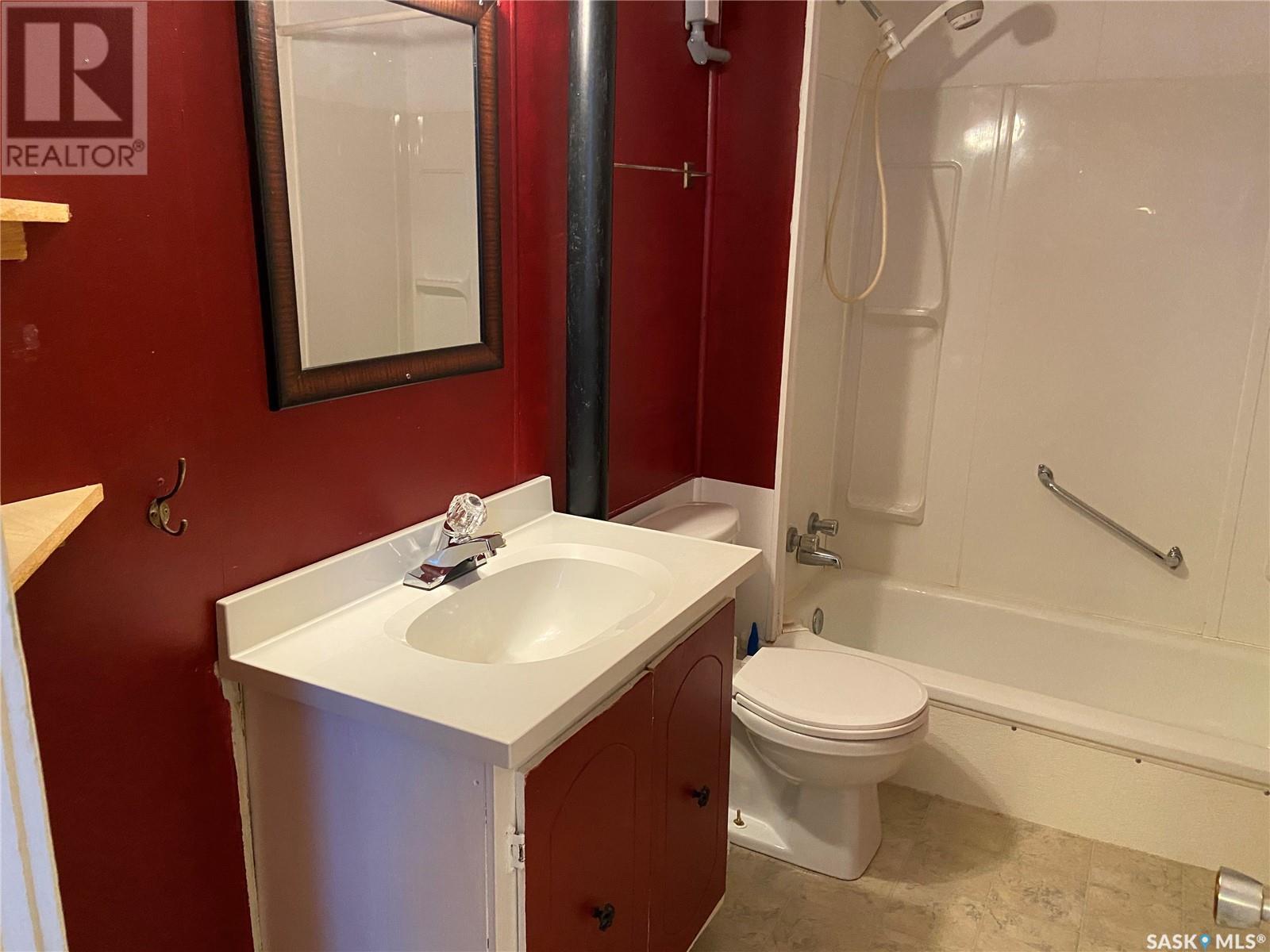 Photo 17 of 824 Cartier Avenue, Moose Jaw SK