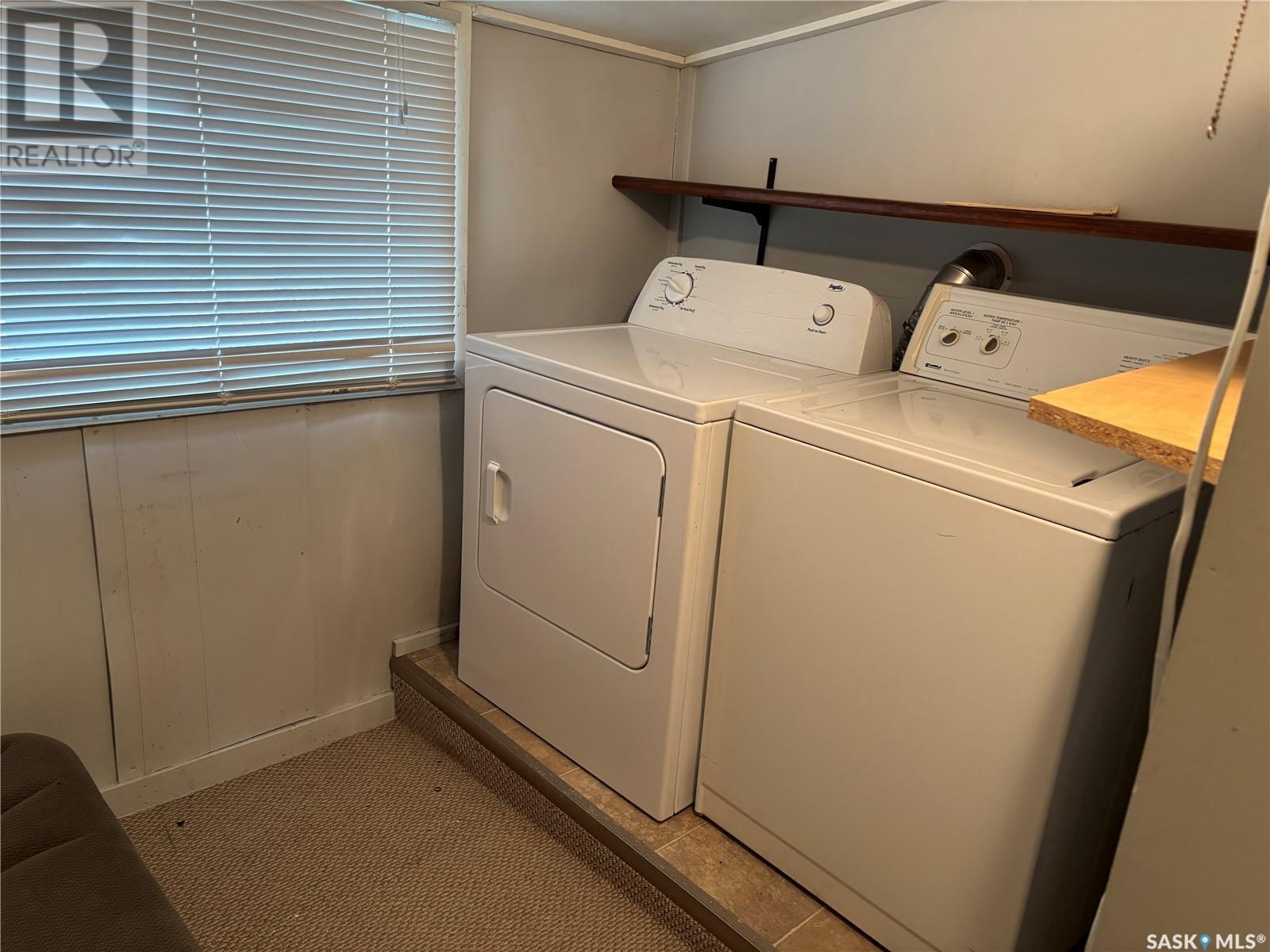 Photo 11 of 824 Cartier Avenue, Moose Jaw SK