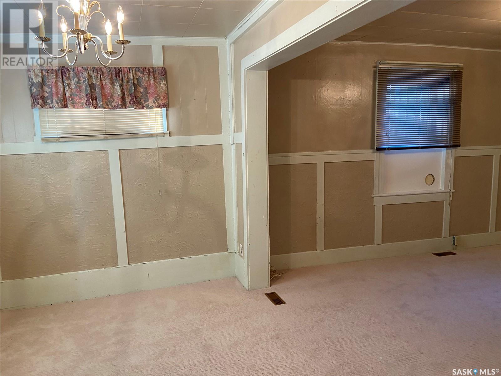 Photo 21 of 824 Cartier Avenue, Moose Jaw SK