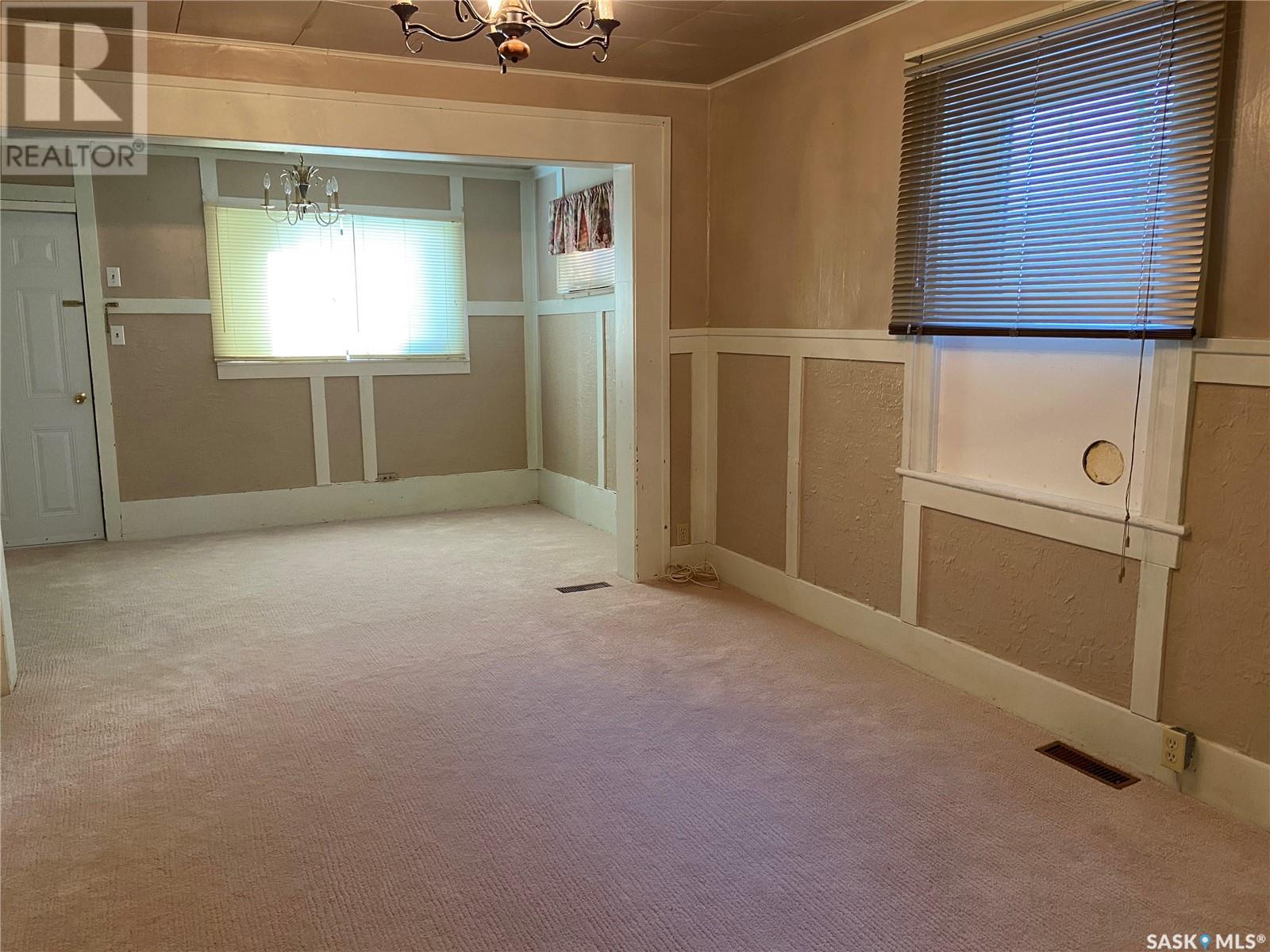 Photo 18 of 824 Cartier Avenue, Moose Jaw SK