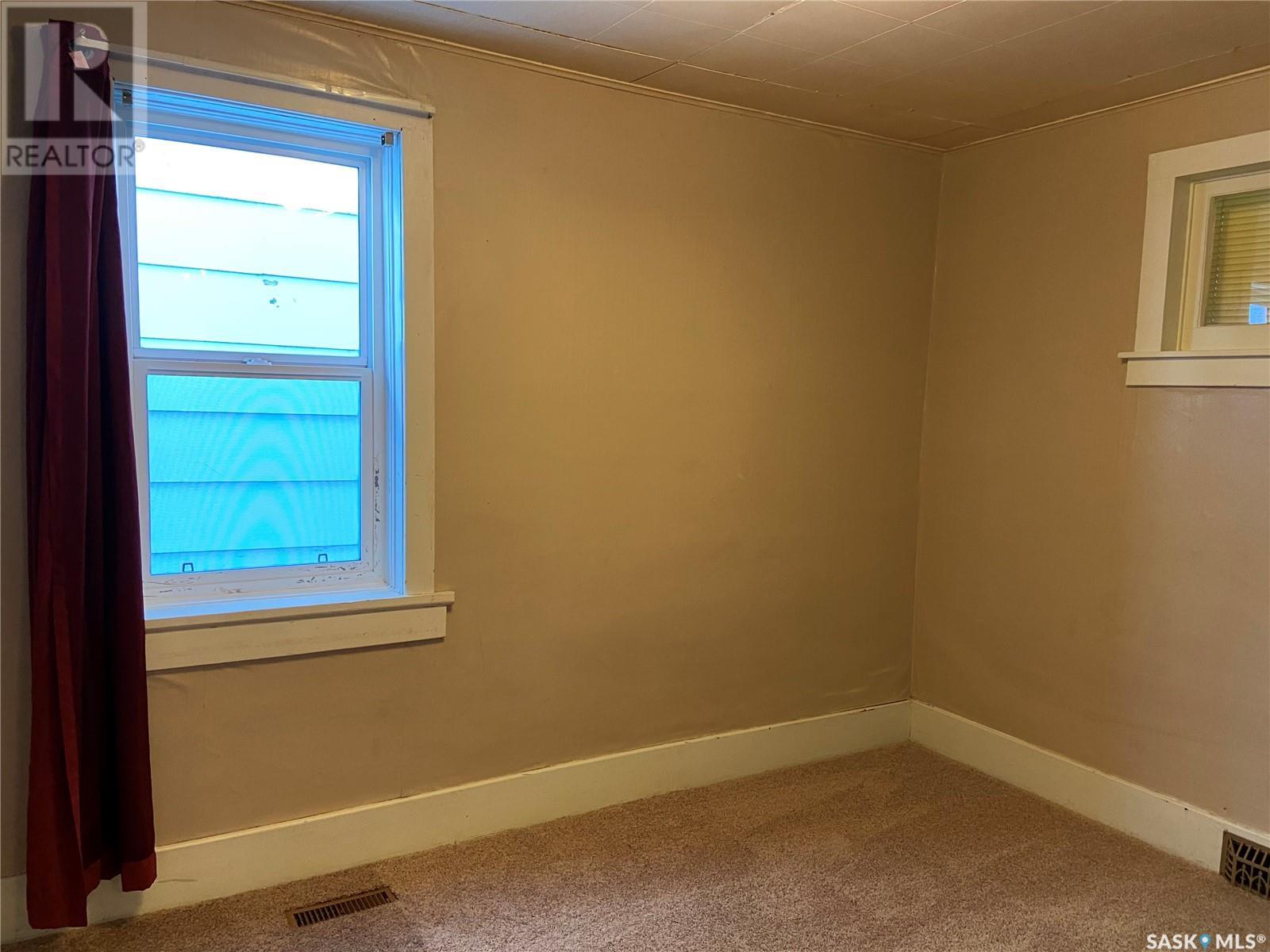 Photo 23 of 824 Cartier Avenue, Moose Jaw SK
