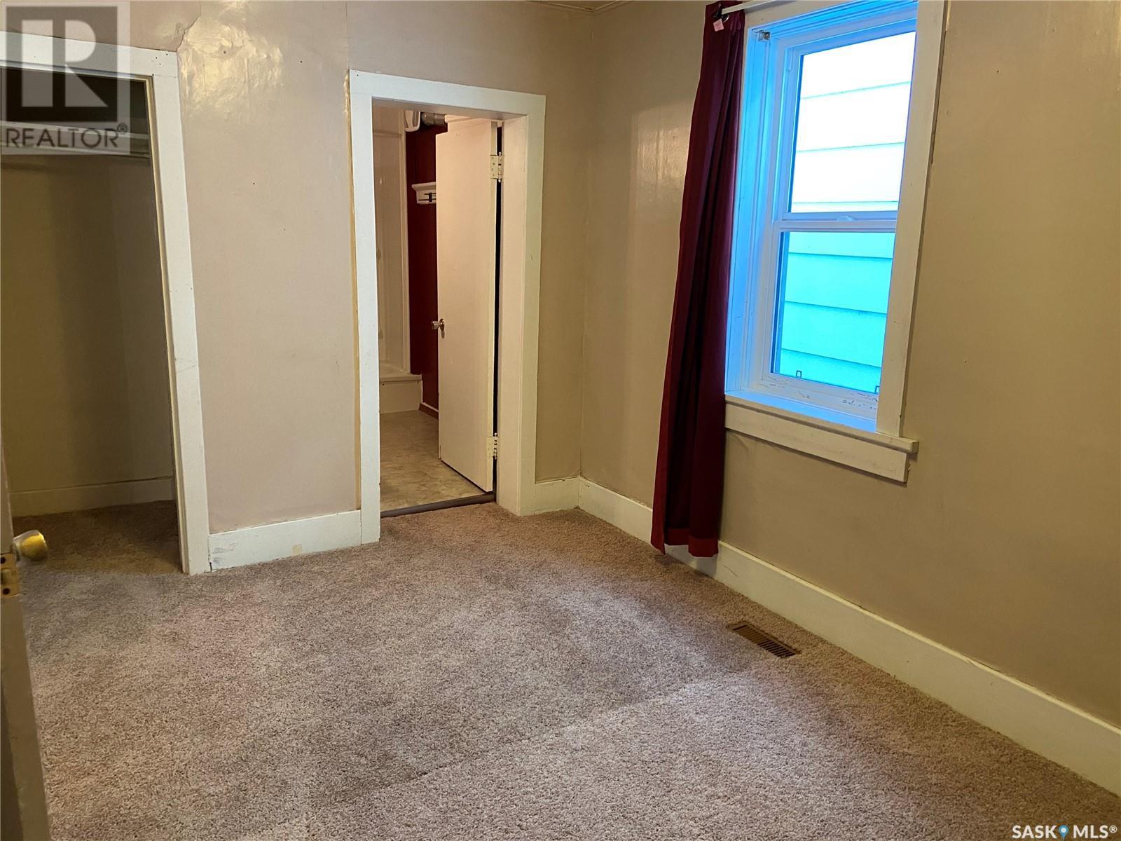Photo 9 of 824 Cartier Avenue, Moose Jaw SK