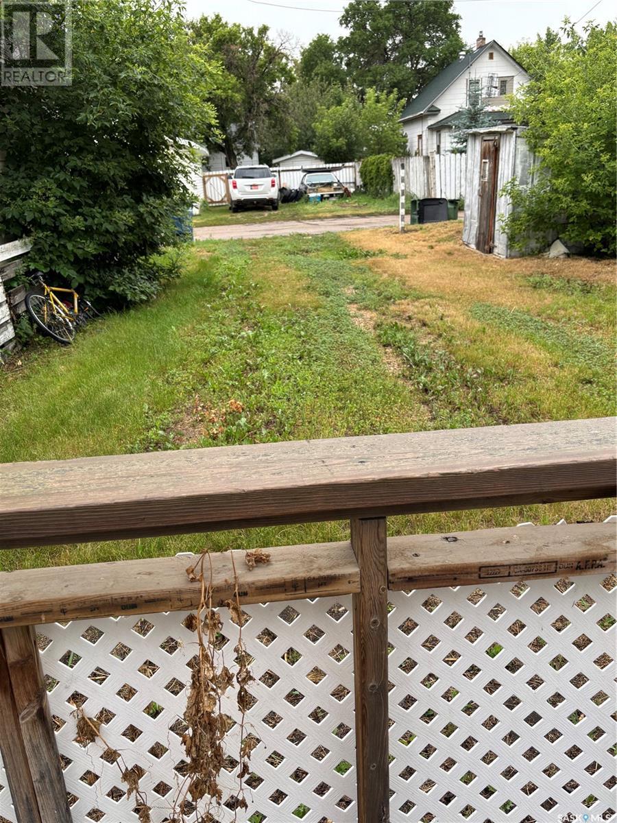 Photo 14 of 824 Cartier Avenue, Moose Jaw SK