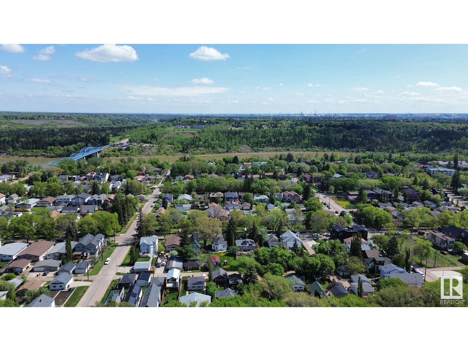 Photo 4 of 10173 93 St Nw, Edmonton AB