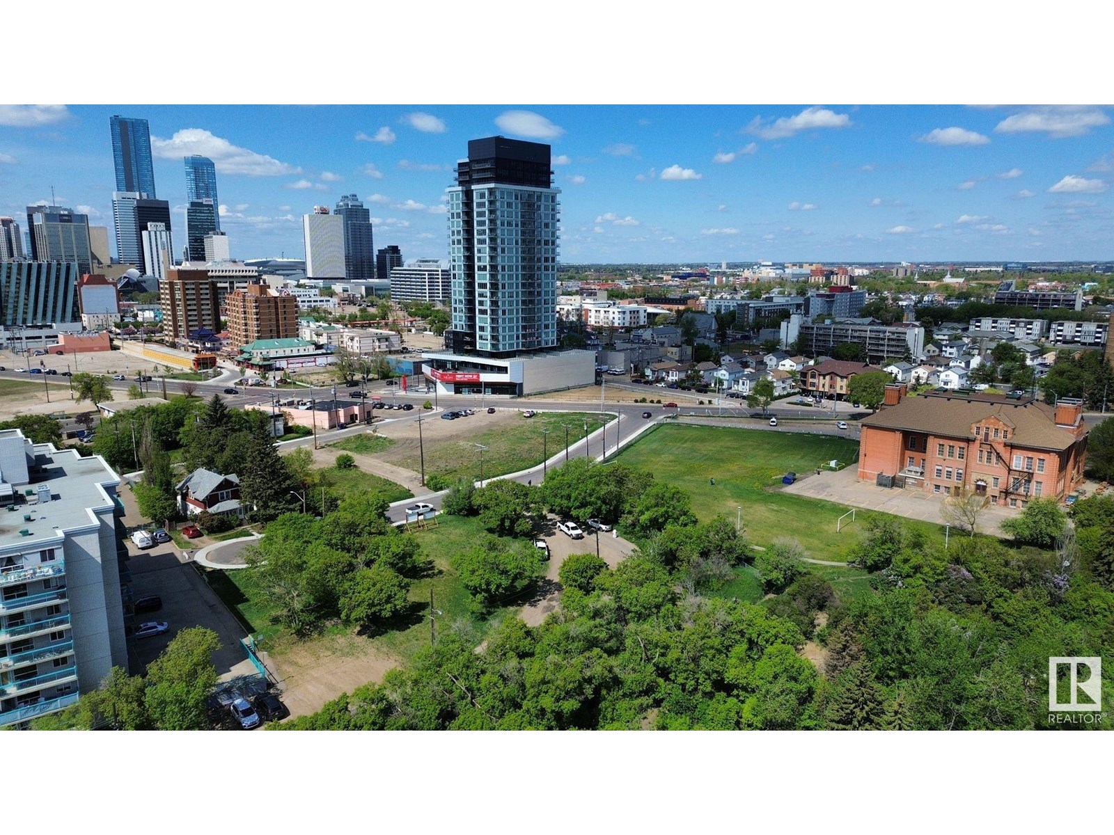 Photo 8 of 10173 93 St Nw, Edmonton AB