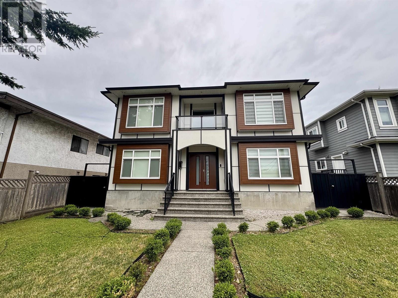Photo 13 of 8175 10th Avenue, Burnaby BC