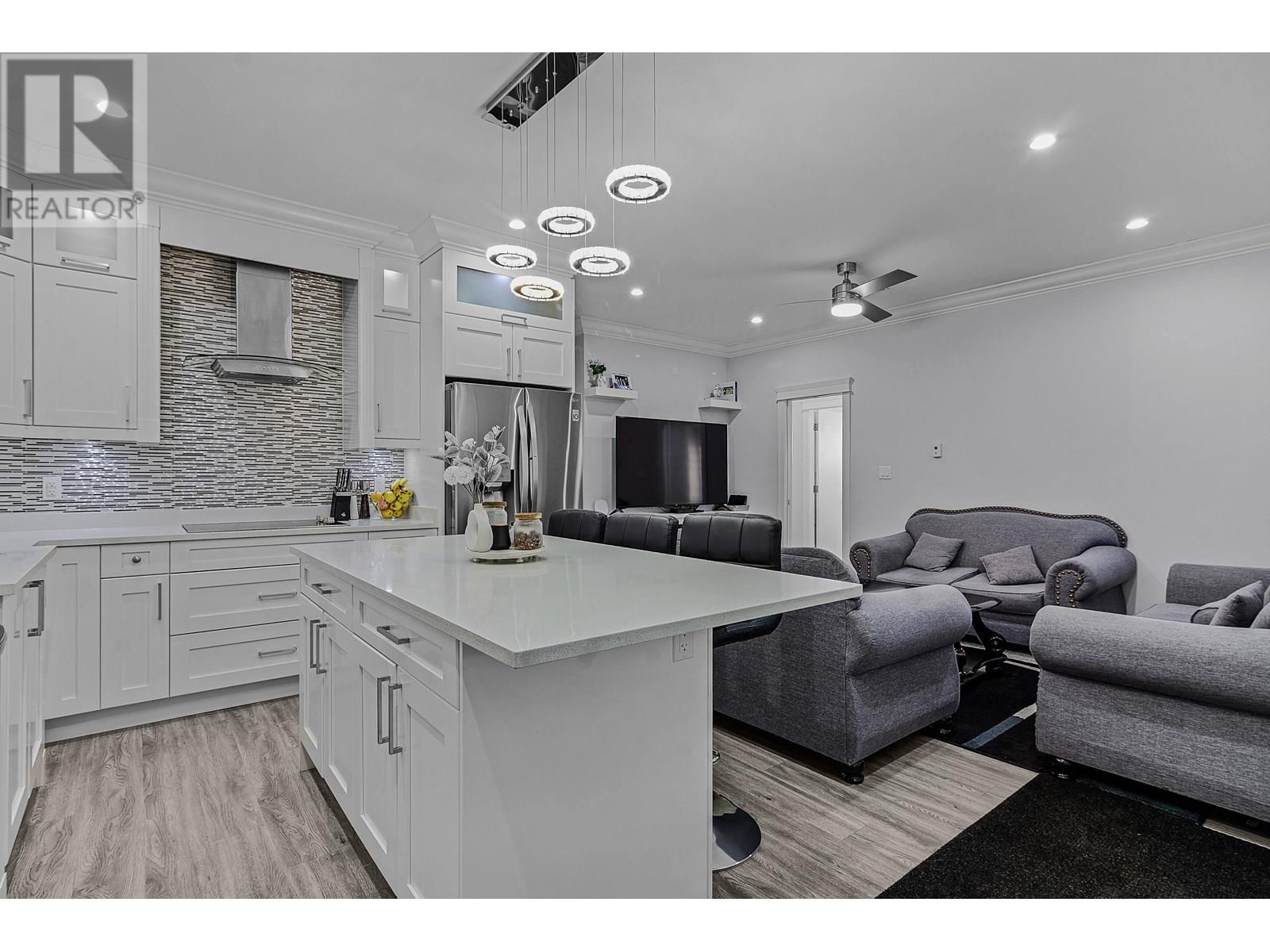 Photo 12 of 8175 10th Avenue, Burnaby BC