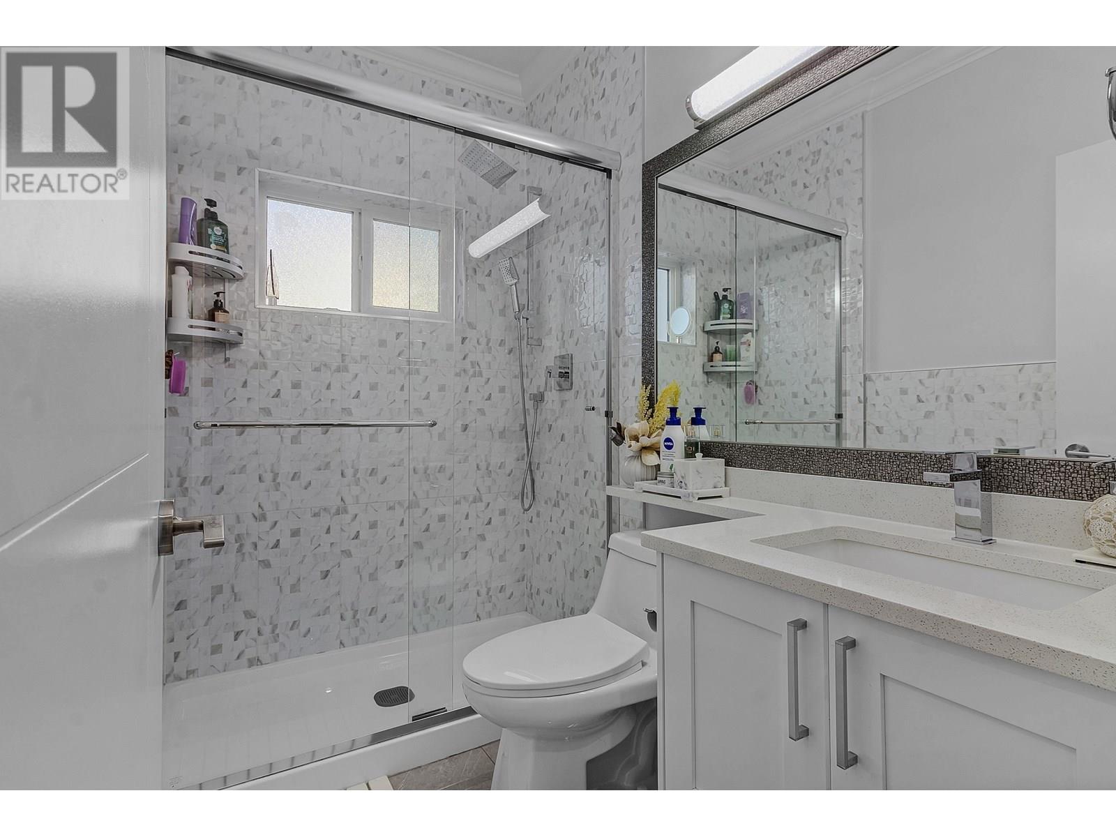 Photo 9 of 8175 10th Avenue, Burnaby BC