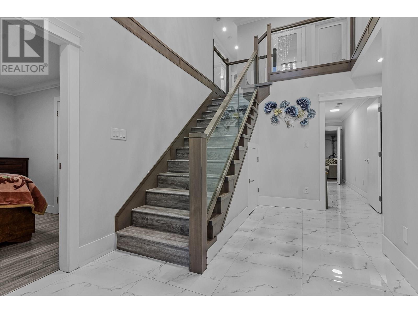 Photo 4 of 8175 10th Avenue, Burnaby BC
