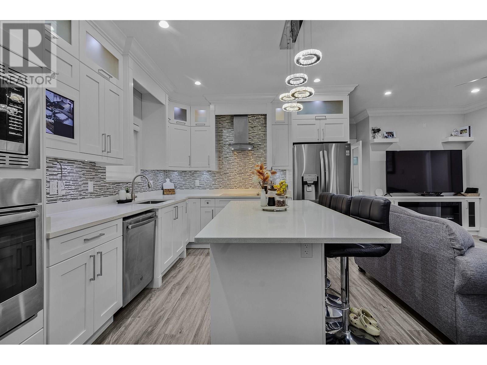 Photo 26 of 8175 10th Avenue, Burnaby BC