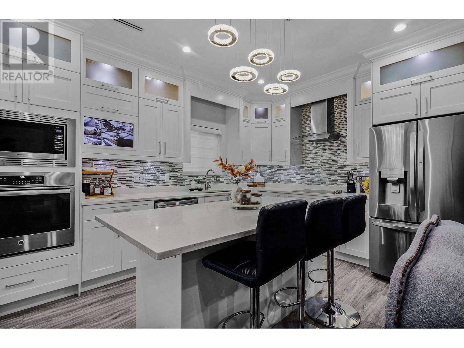 Photo 18 of 8175 10th Avenue, Burnaby BC
