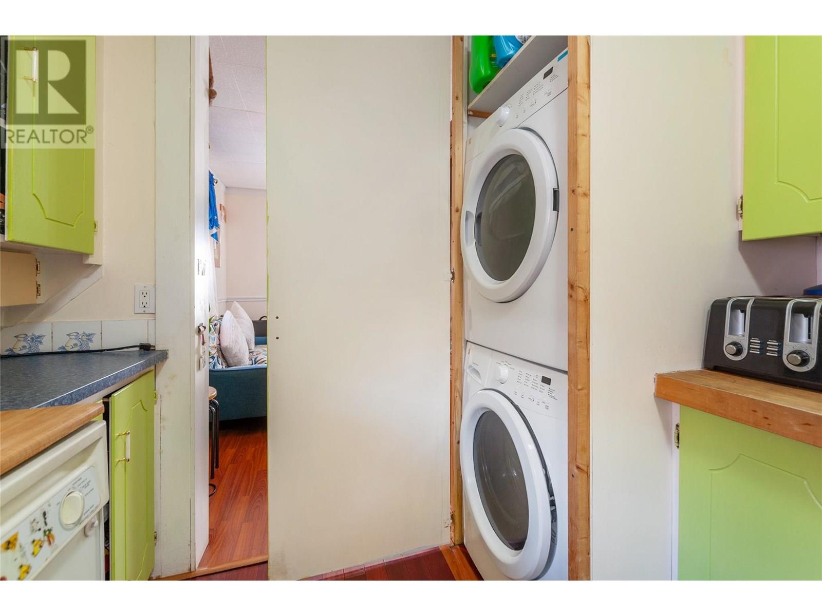 219 Hastings Avenue - 13