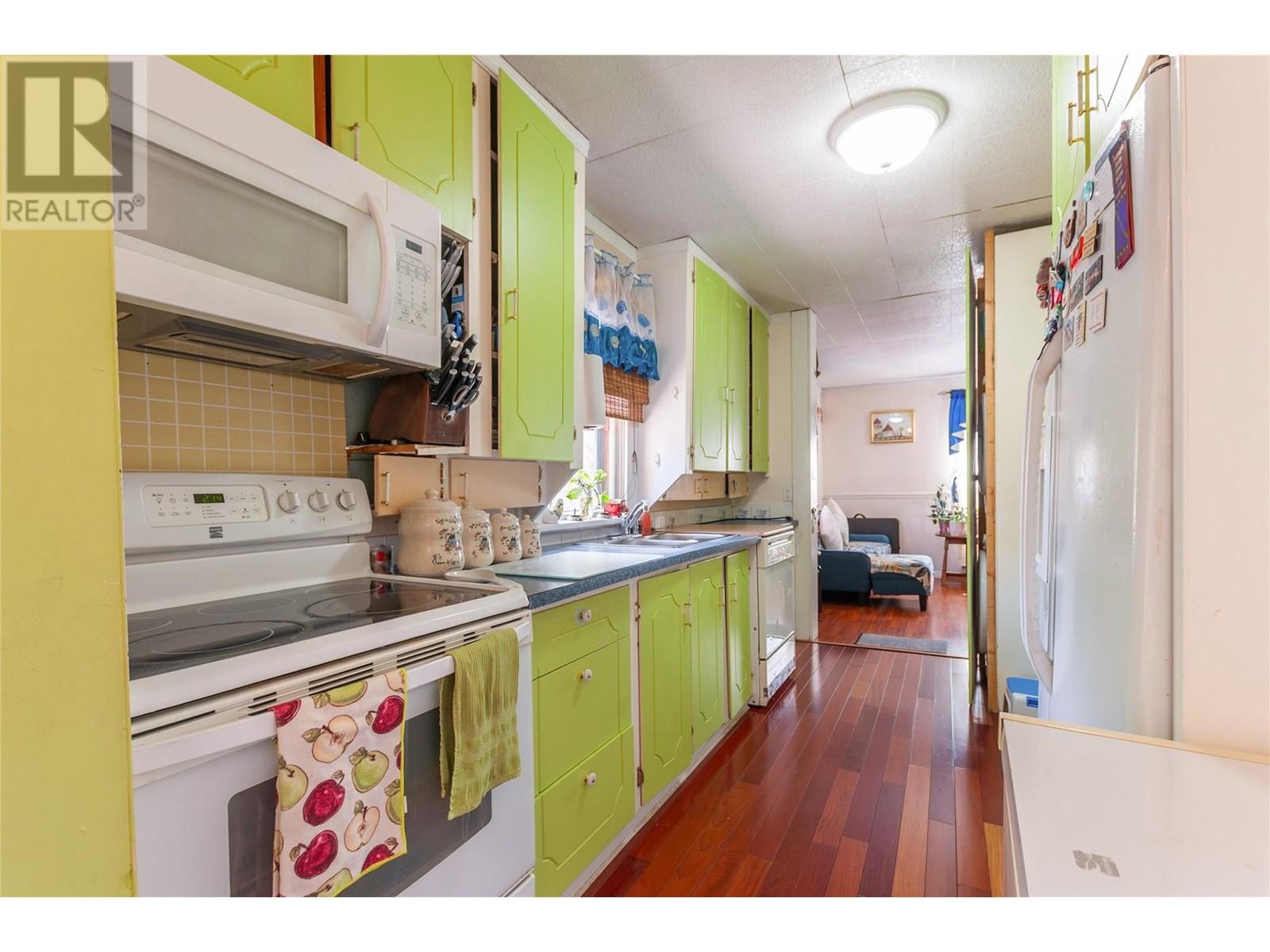 219 Hastings Avenue - 5