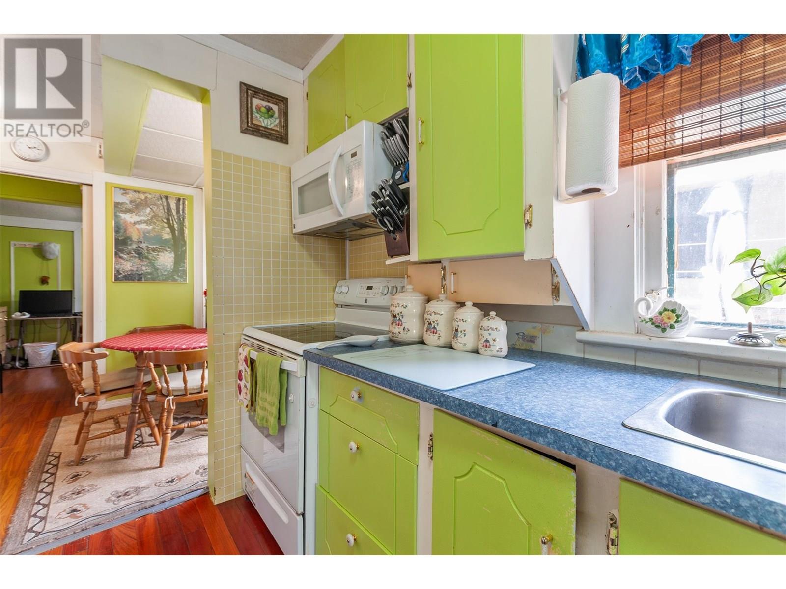  219 Hastings Avenue, Penticton