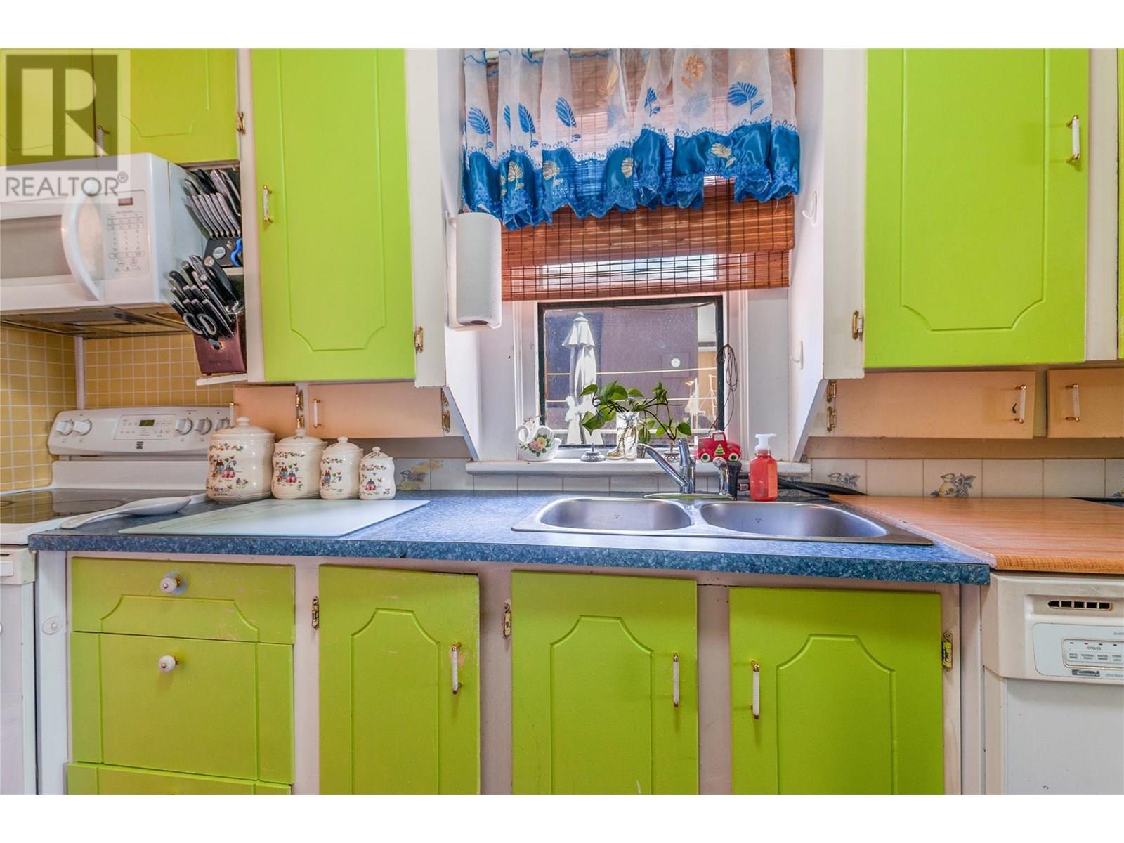  219 Hastings Avenue, Penticton