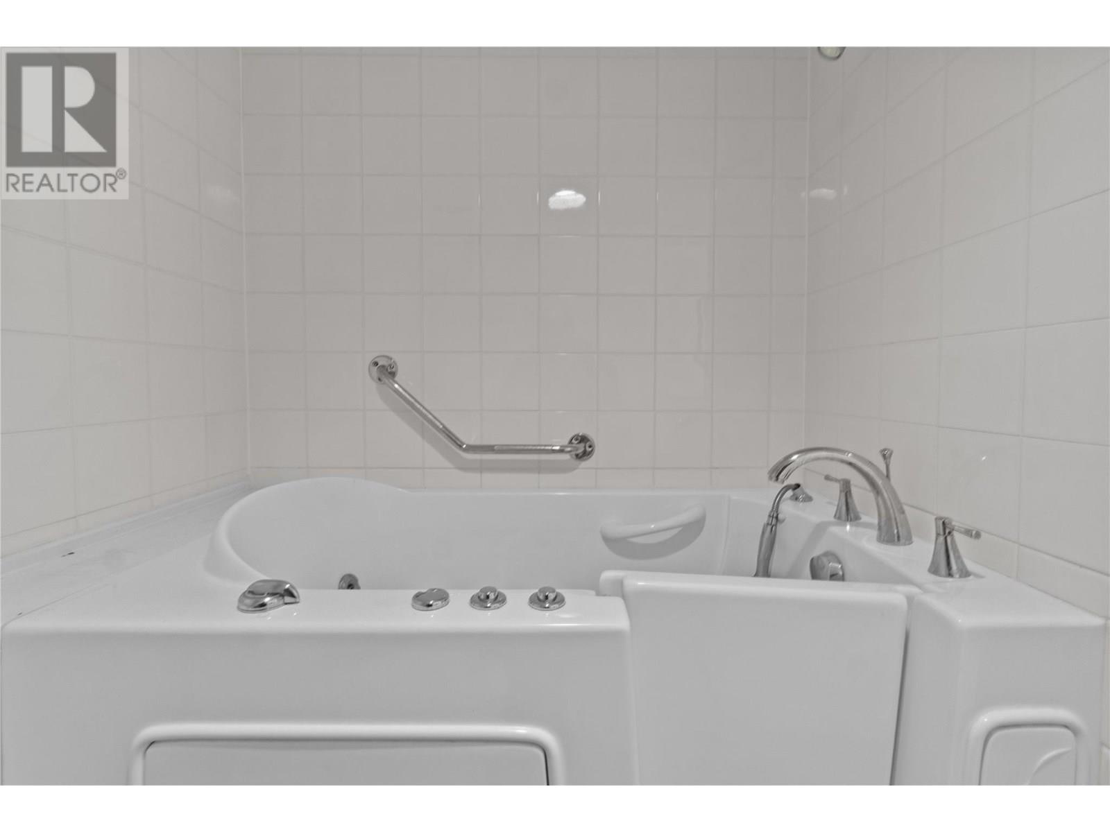 #313 250 5 Street SE - 26
