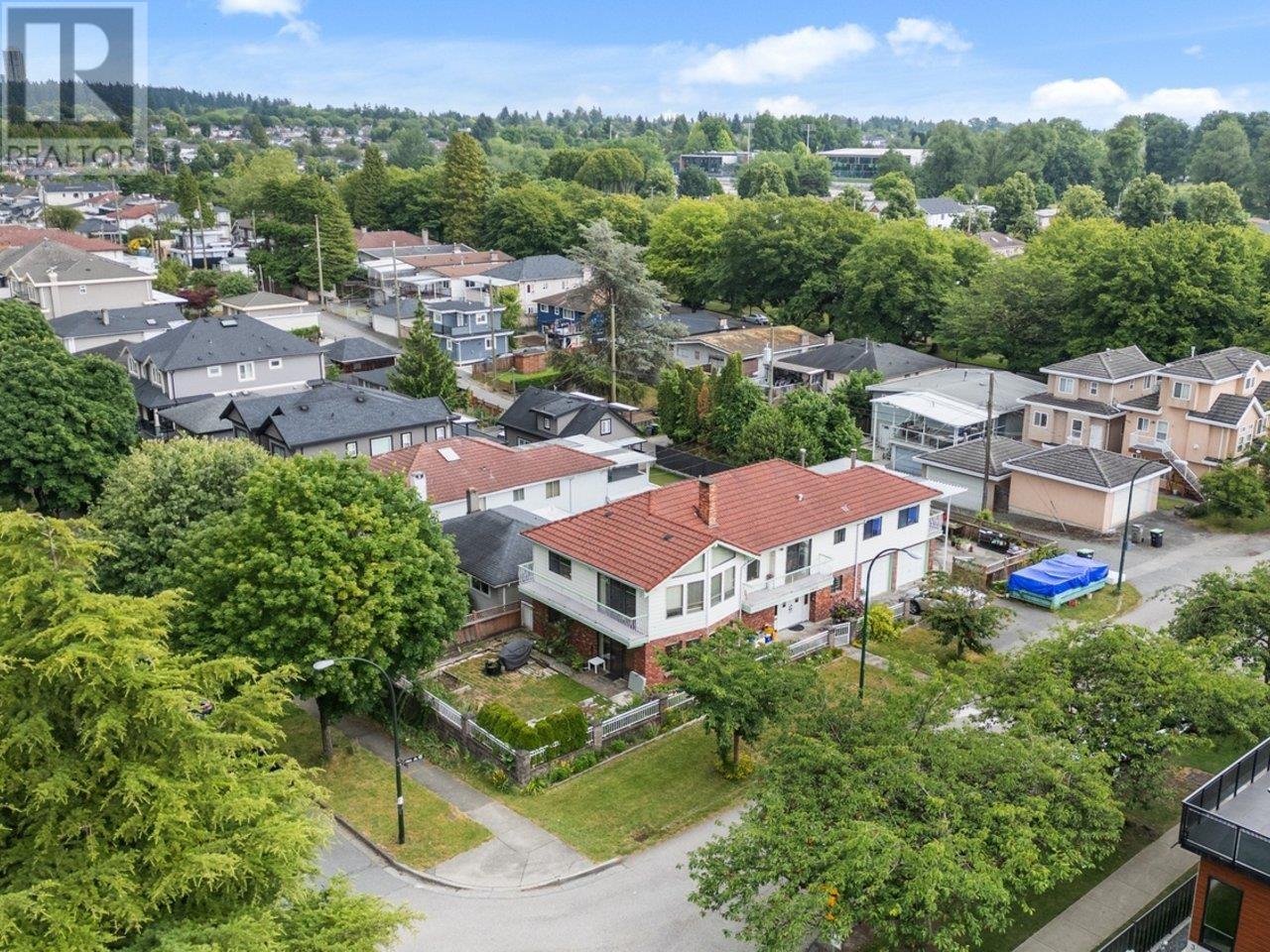 Photo 5 of 5820 Earles Street, Vancouver BC