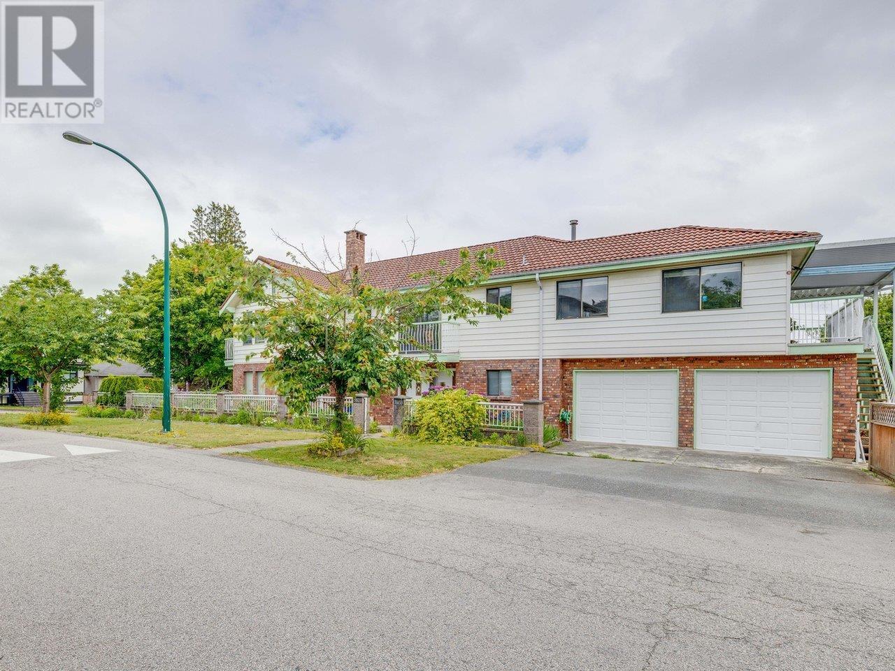 Photo 3 of 5820 Earles Street, Vancouver BC