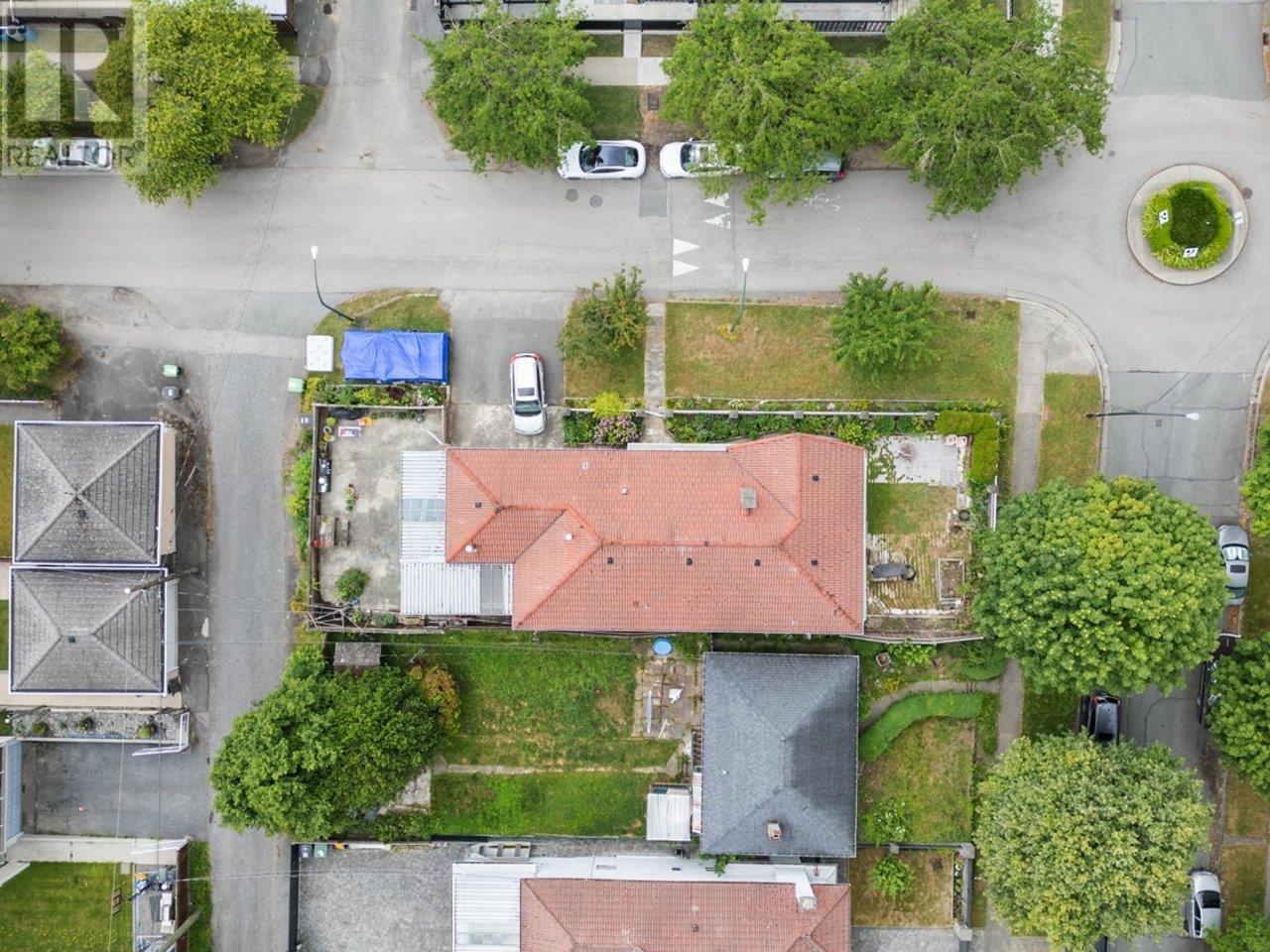 Photo 7 of 5820 Earles Street, Vancouver BC