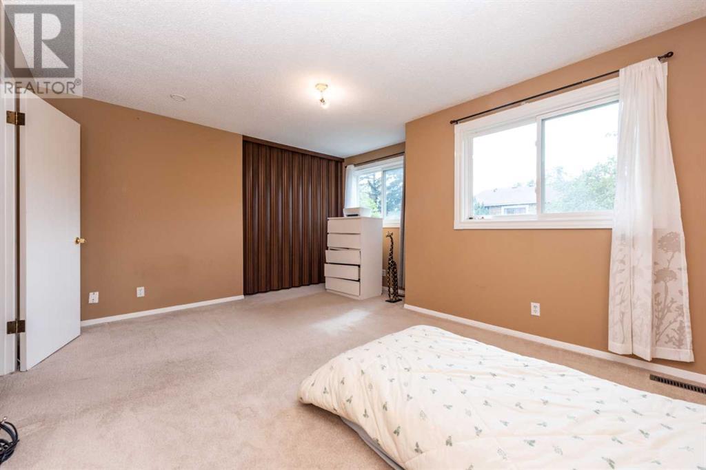 Single Family House for Sale in    Avenue SW Glenbrook Calgary 