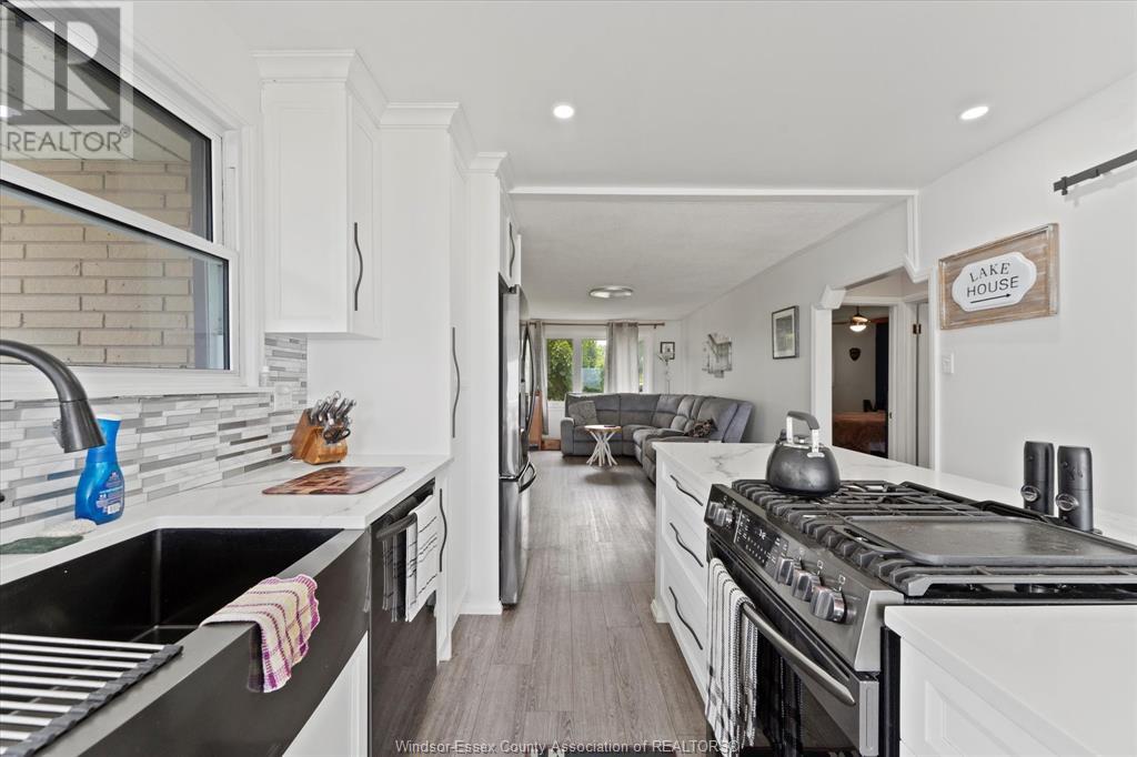 Photo 36 of 591 Ross Beach Road, Lakeshore ON