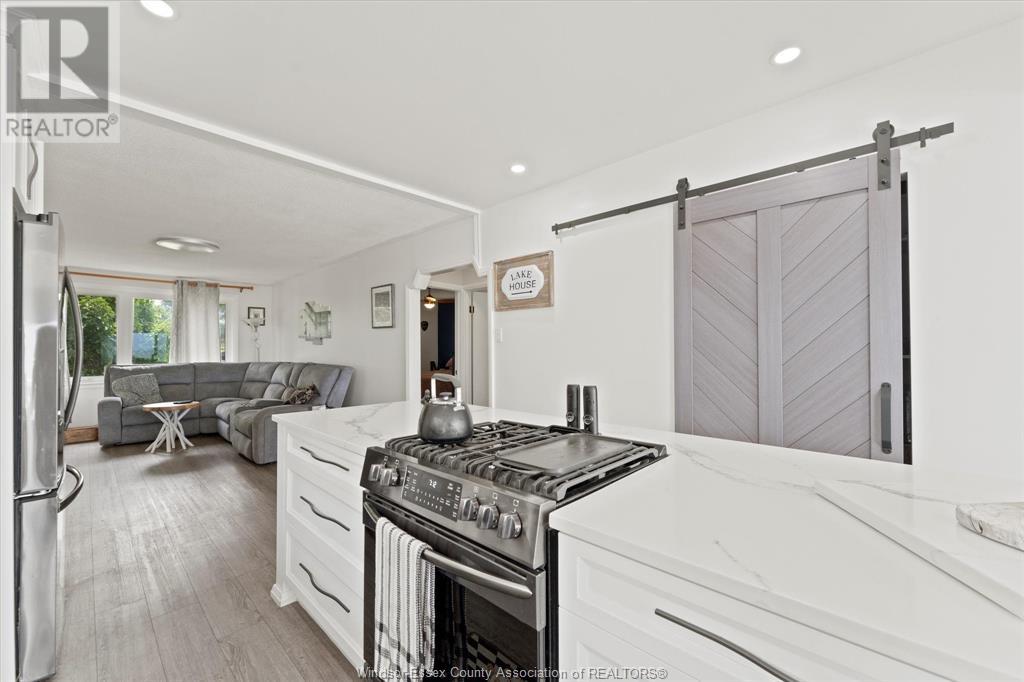 Photo 18 of 591 Ross Beach Road, Lakeshore ON