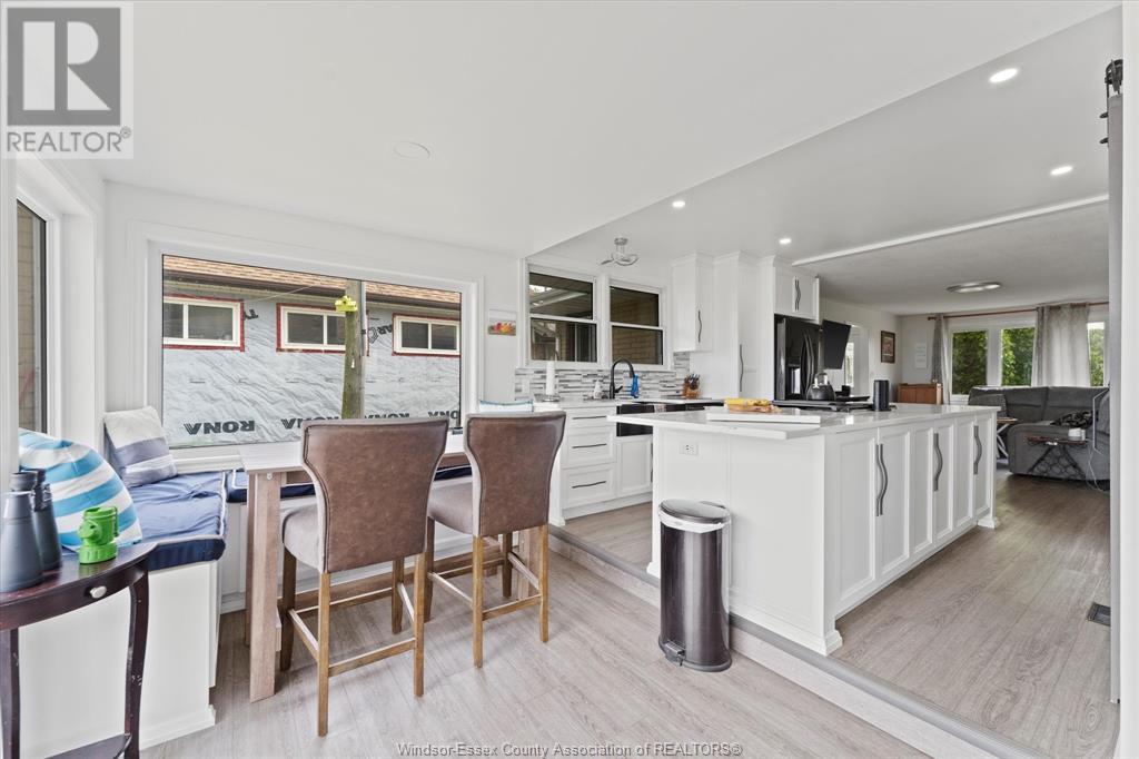 Photo 7 of 591 Ross Beach Road, Lakeshore ON