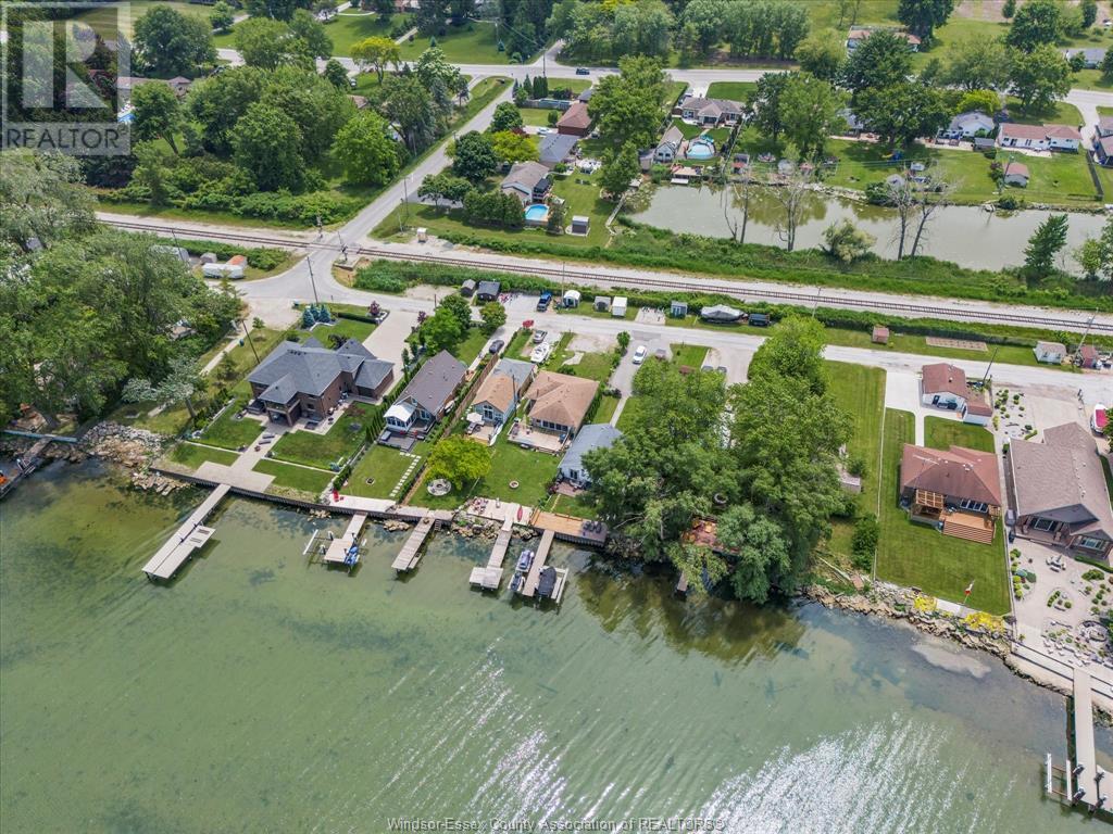 Photo 6 of 591 Ross Beach Road, Lakeshore ON