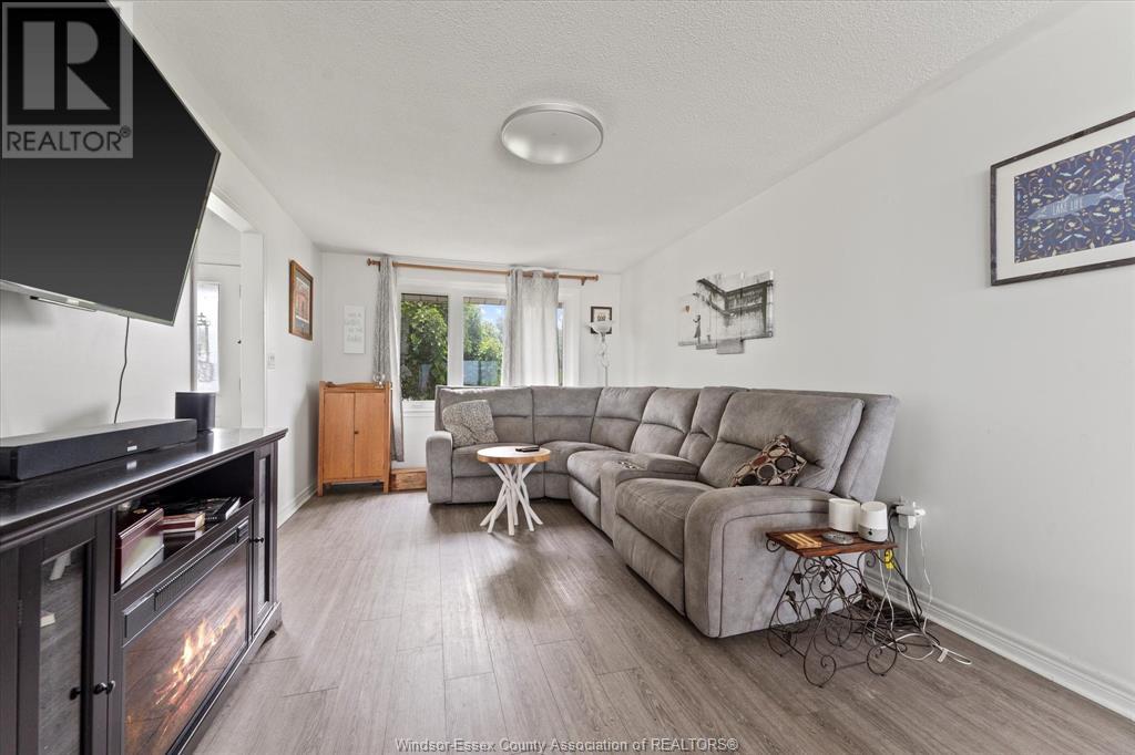 Photo 35 of 591 Ross Beach Road, Lakeshore ON
