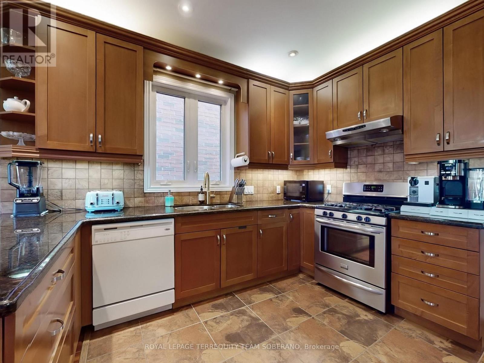 Photo 13 of 88 Montana Avenue, Toronto ON