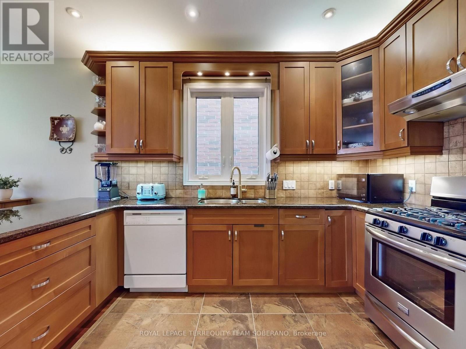 Photo 14 of 88 Montana Avenue, Toronto ON