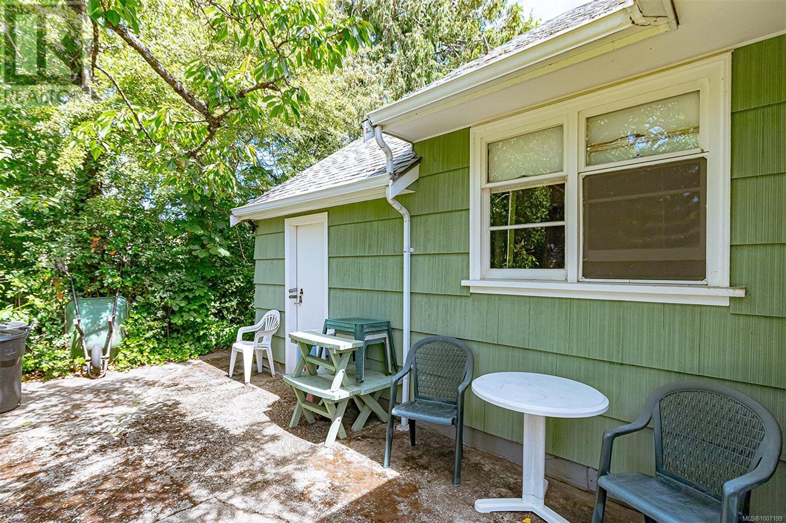  9674 Third Street, Sidney