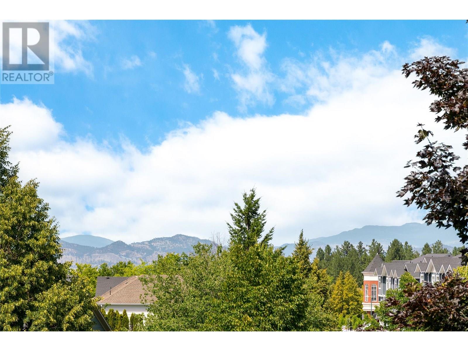 Photo 8 of 371 Mccarren Avenue, Kelowna BC