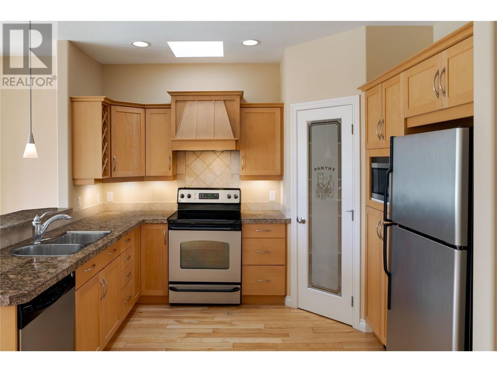 Photo 12 of 371 Mccarren Avenue, Kelowna BC